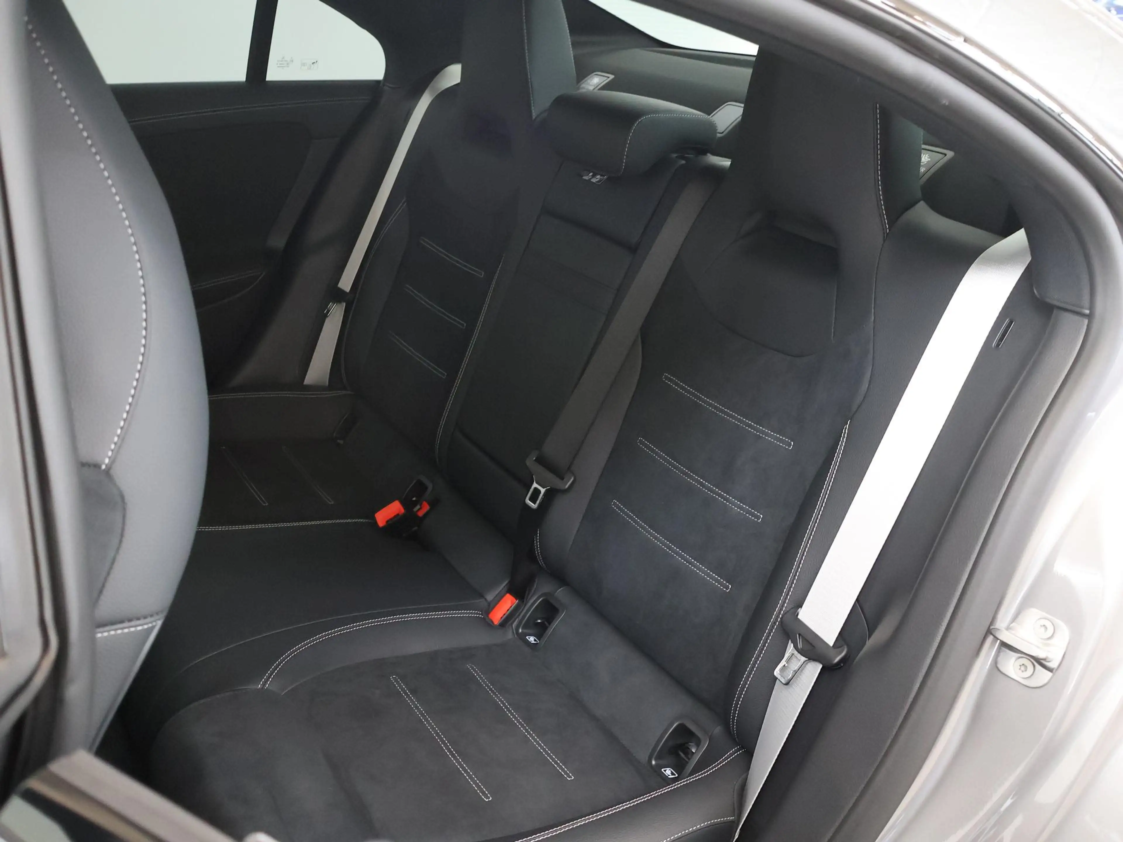 Mercedes-Benz CLA 180 Business Solution AMG | Panoramaschuifdak |  AMG L — photo 11