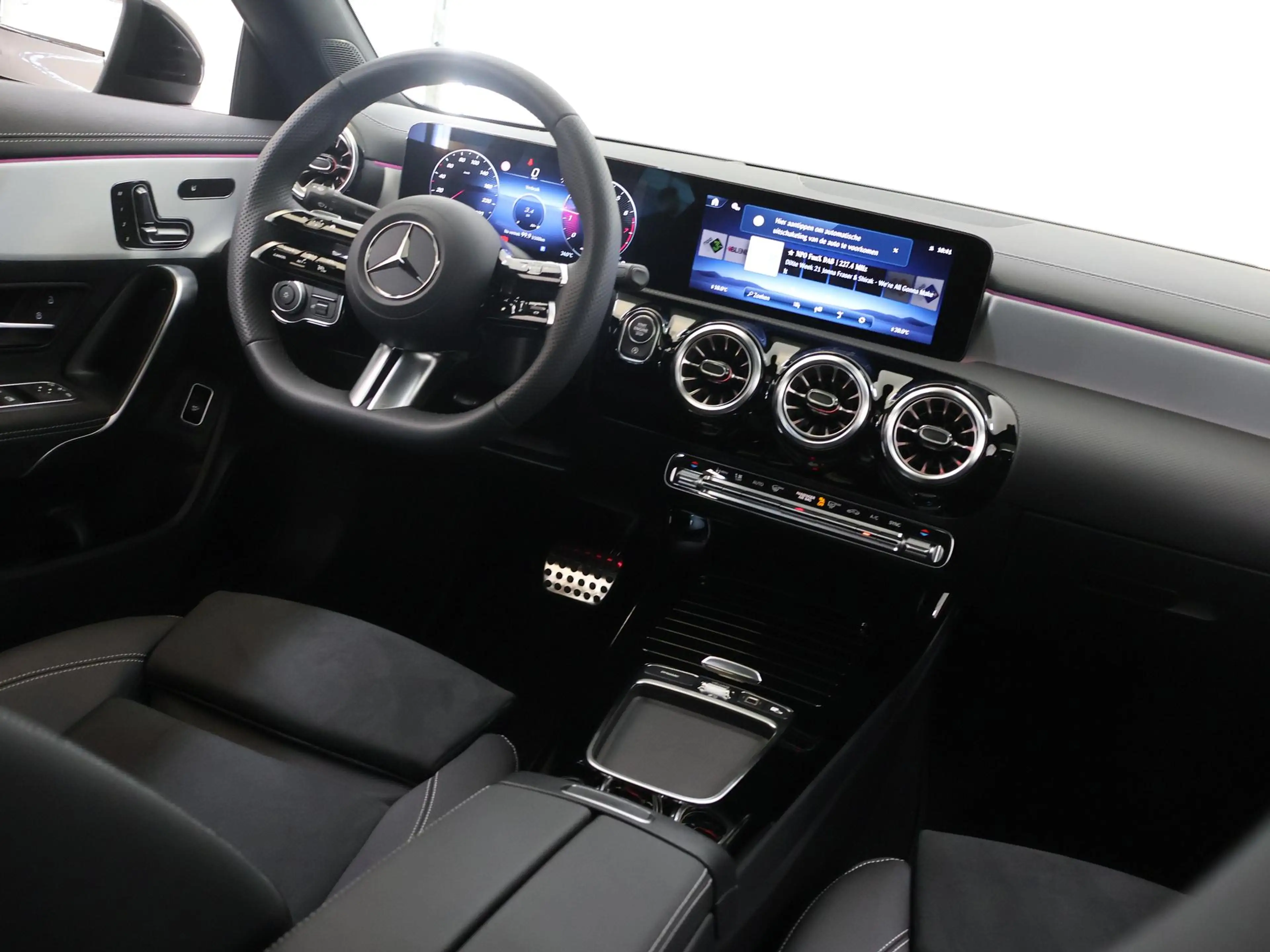 Mercedes-Benz CLA 180 Business Solution AMG | Panoramaschuifdak |  AMG L — photo 9