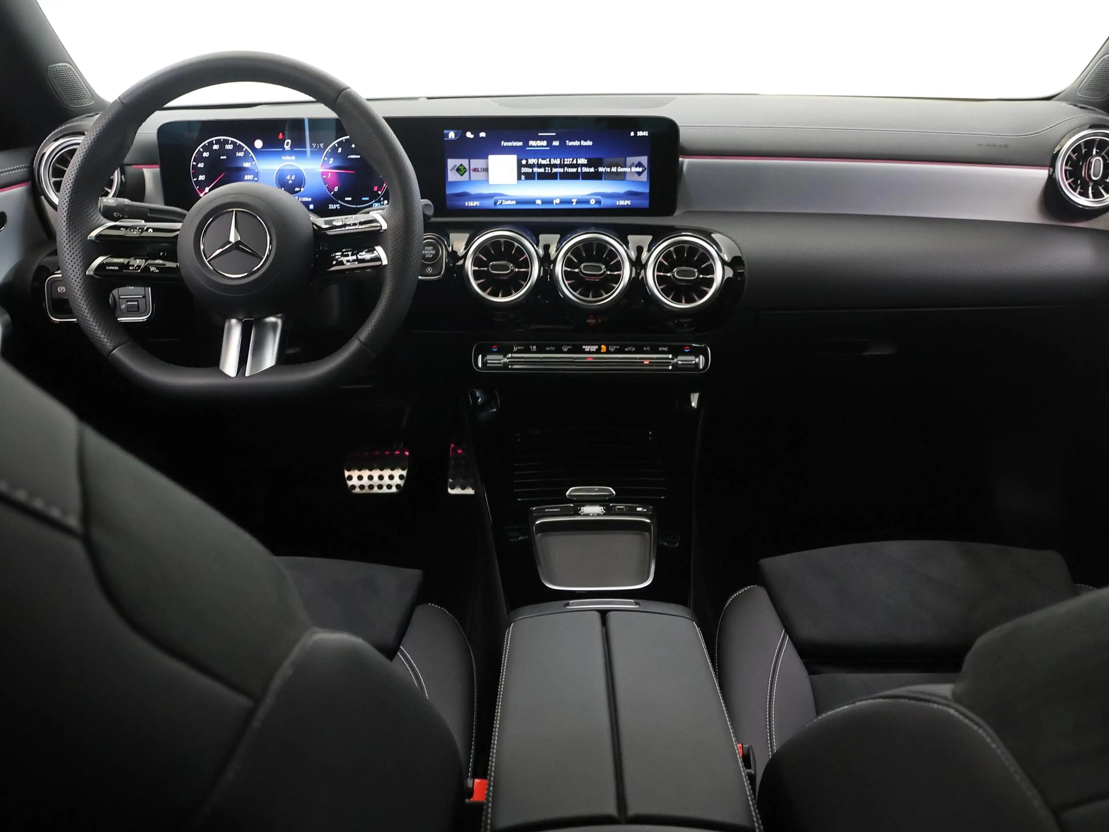 Mercedes-Benz CLA 180 Business Solution AMG | Panoramaschuifdak |  AMG L — photo 8