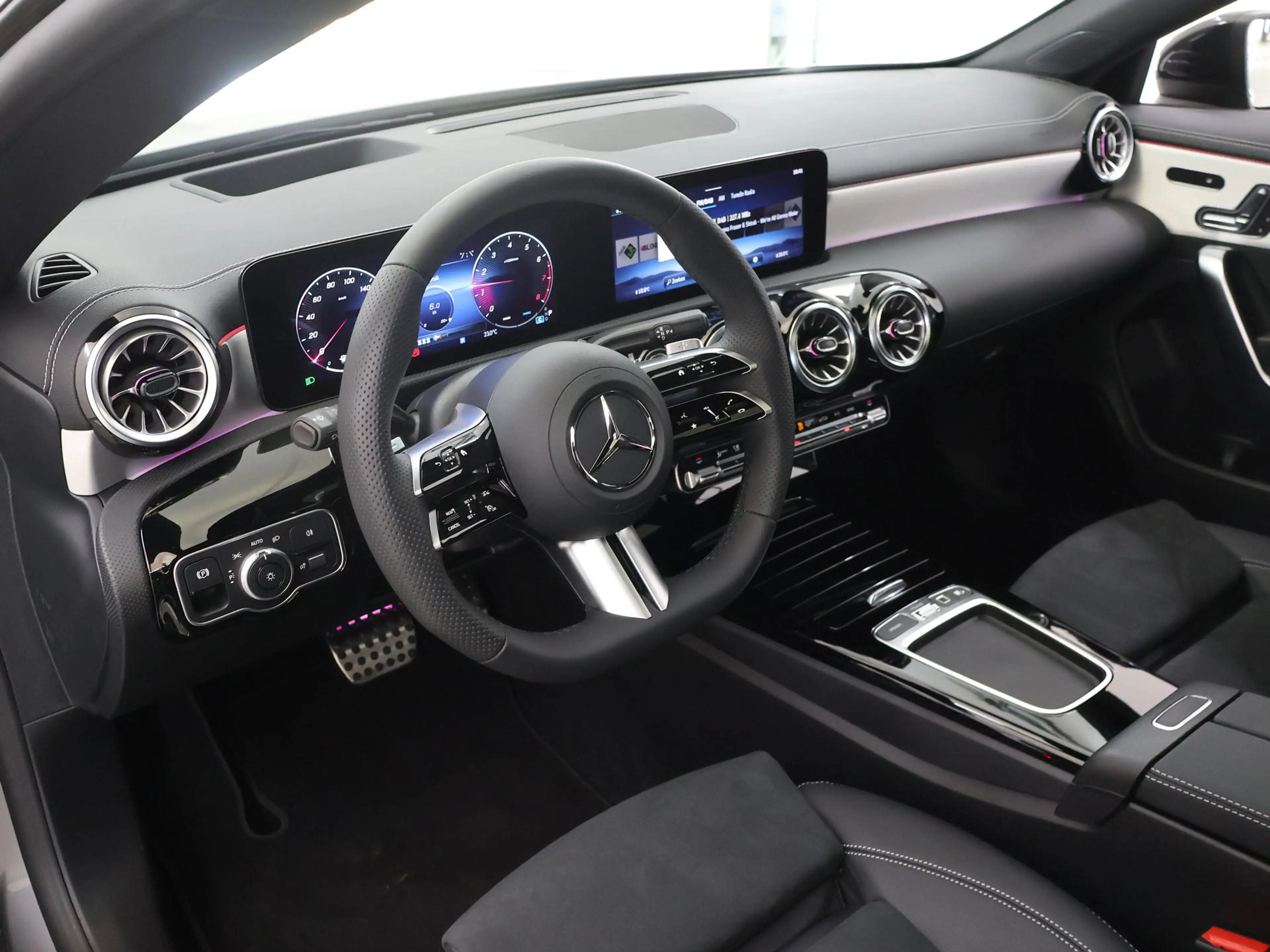Mercedes-Benz CLA 180 Business Solution AMG | Panoramaschuifdak |  AMG L — photo 7