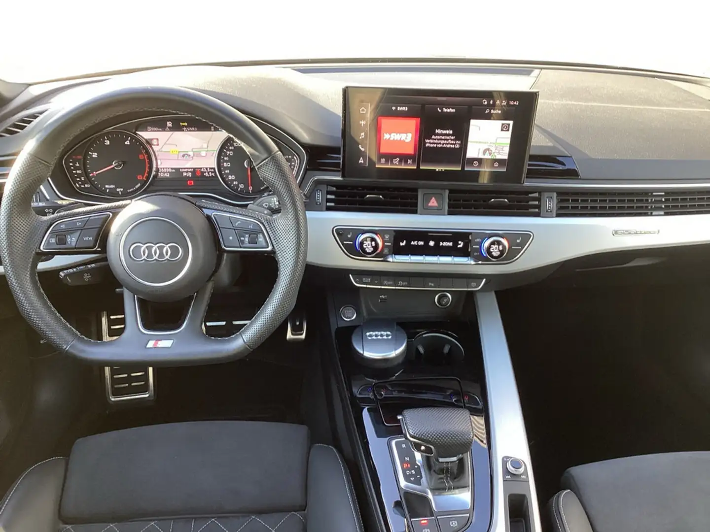 Audi A4 Avant 40 TDI quattro S line AHK Schwarz - 2