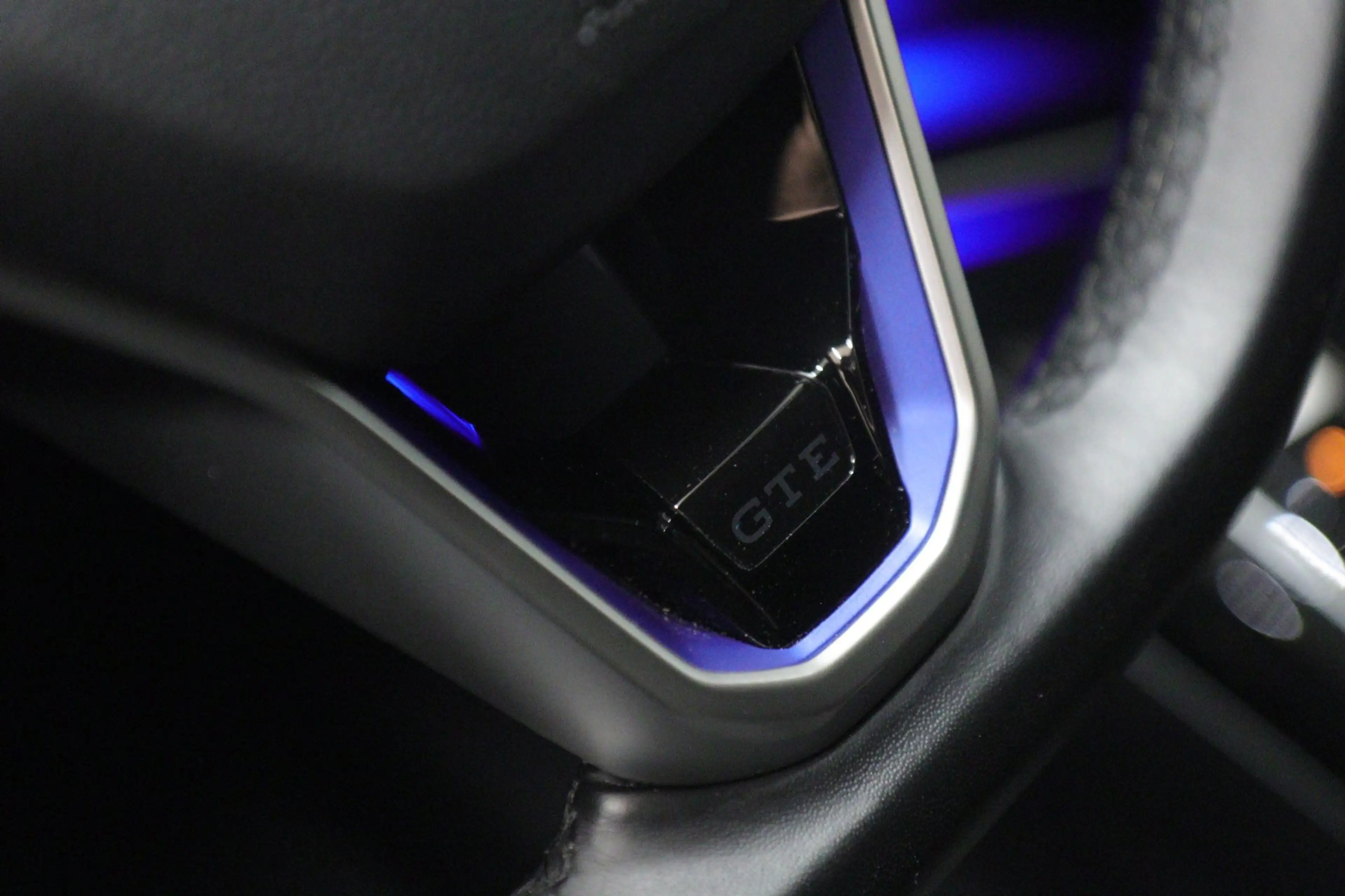 Volkswagen Golf GTE 1.4 eHybrid BLACKSTYLE/PANO/CARPLAY/SFEERVER/VOL — photo 36