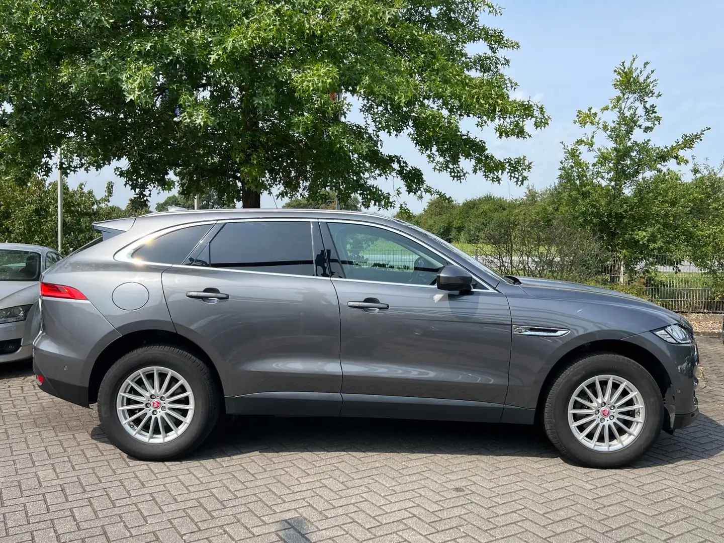 Jaguar F-Pace Prestige AWD / 1-Hand / Leder Gris - 2