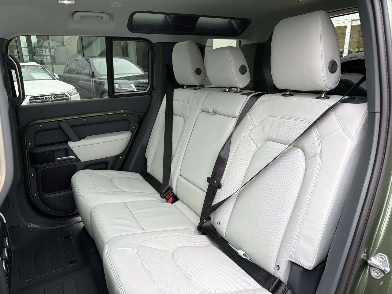 2026 Land Rover Defender 110 P300 S thumb 20