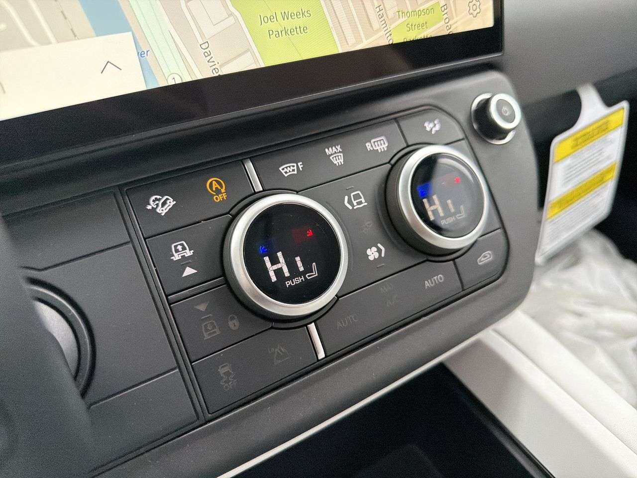 2026 Land Rover Defender 110 P300 S thumb 16
