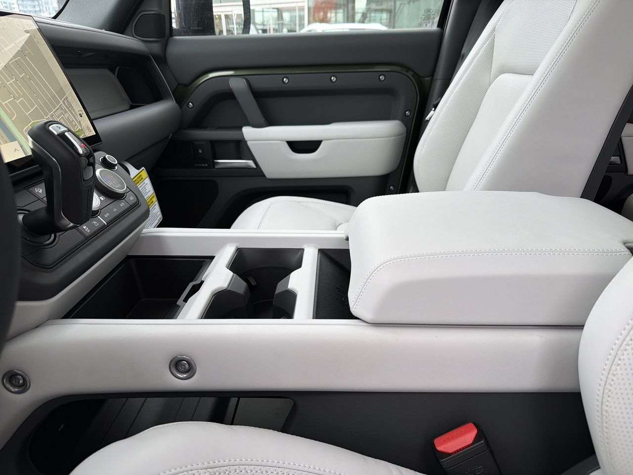2026 Land Rover Defender 110 P300 S thumb 18