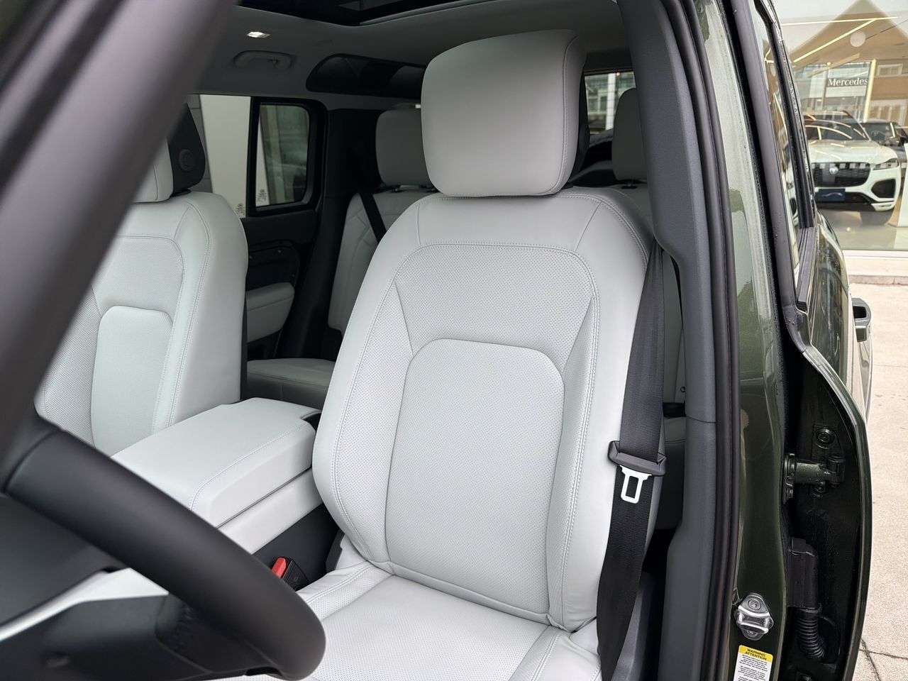 2026 Land Rover Defender 110 P300 S thumb 8