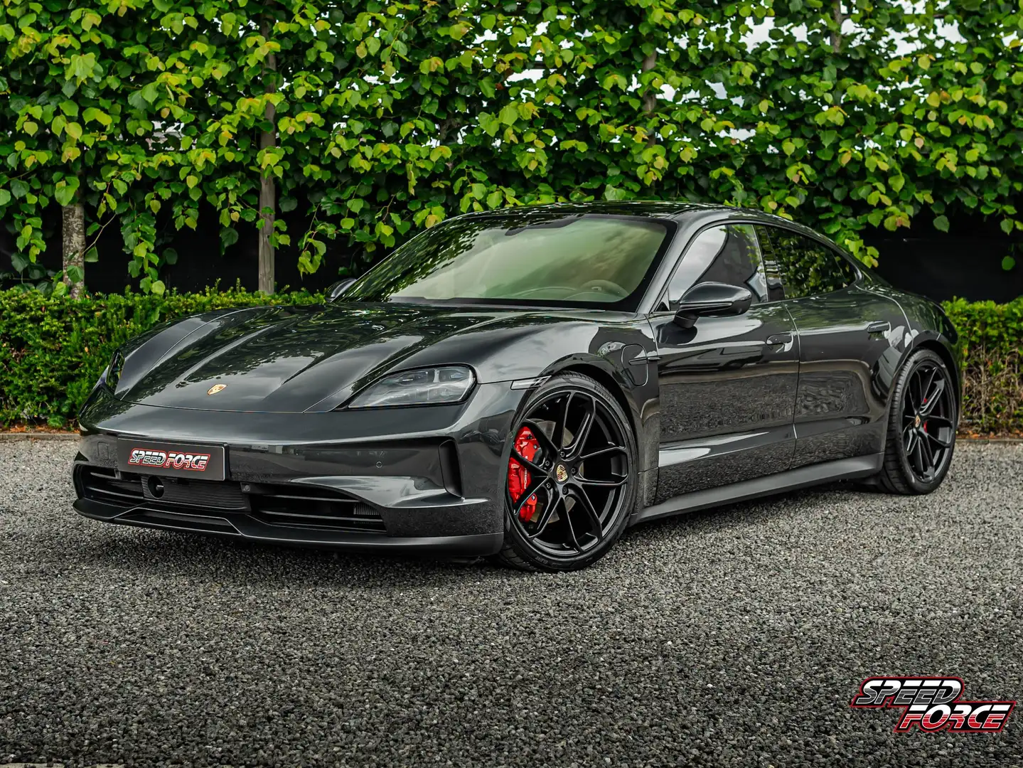PORSCHE Taycan