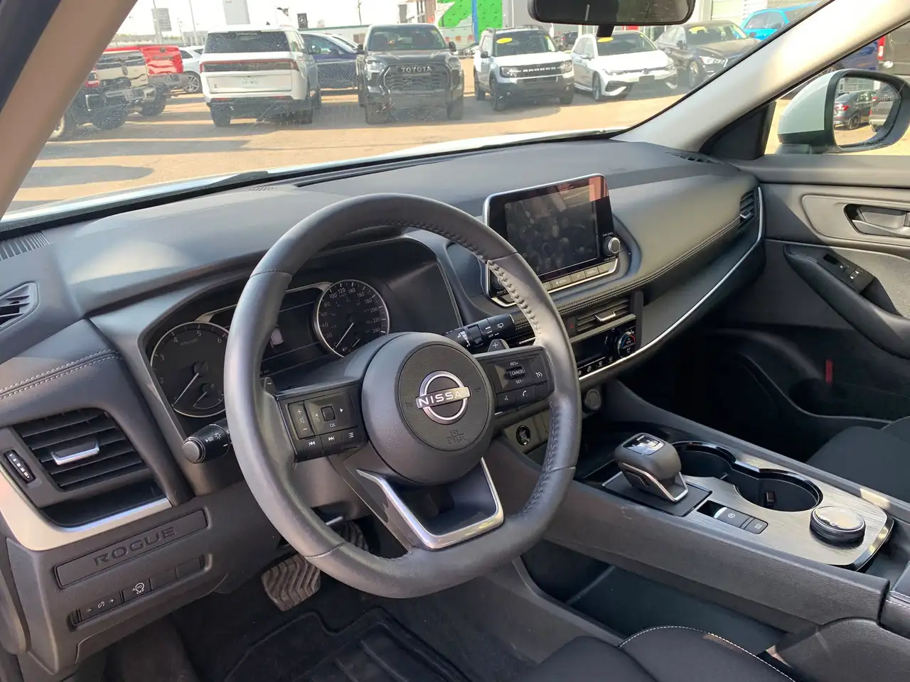 Nissan Rogue снимка Nissan Rogue