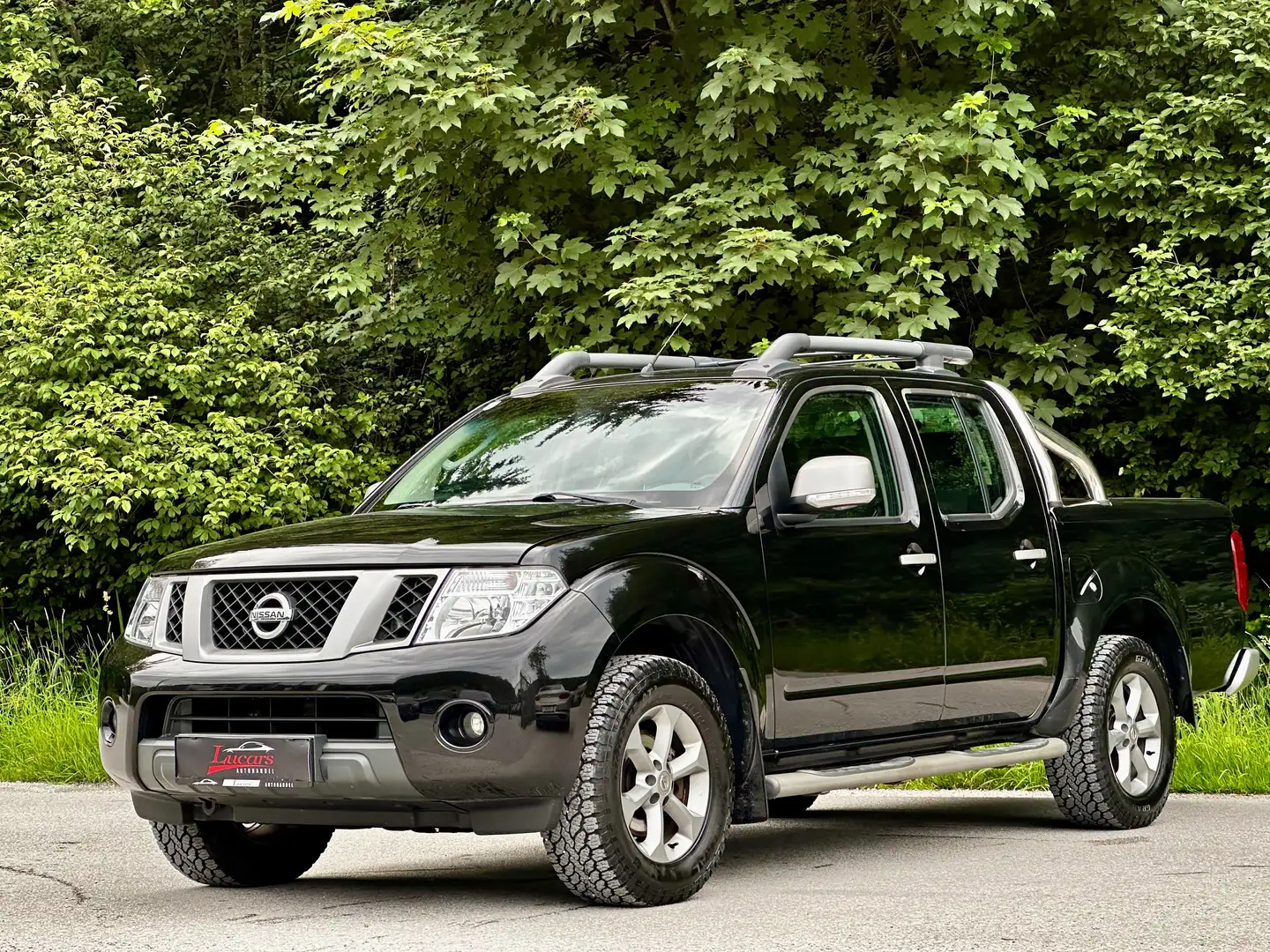 Nissan Navara Double Cab PLATINUM Aut.4X4 LB*1.Besitz*RFKAM*AHK* Negro - 1