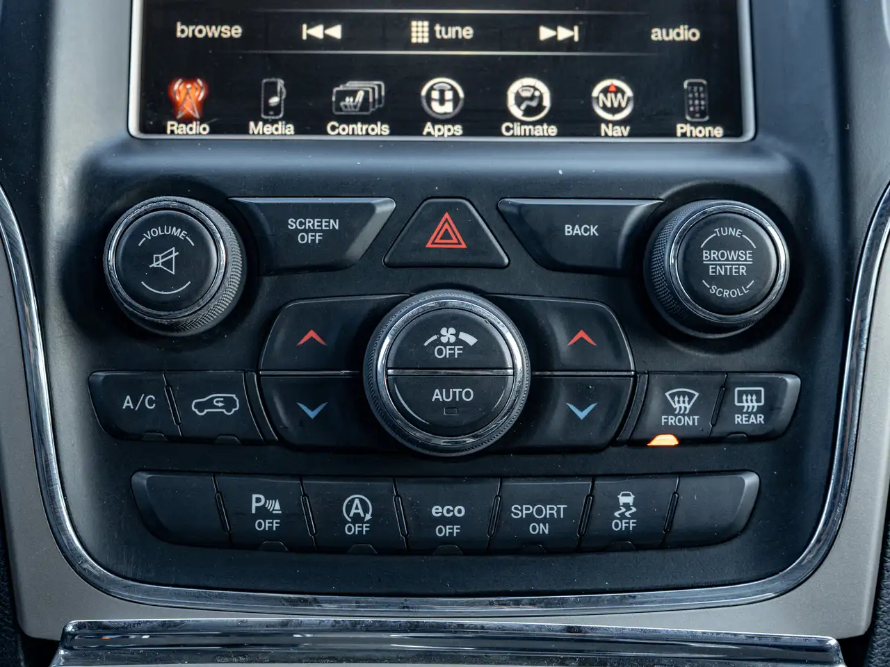 Jeep Grand Cherokee снимка Jeep Grand Cherokee