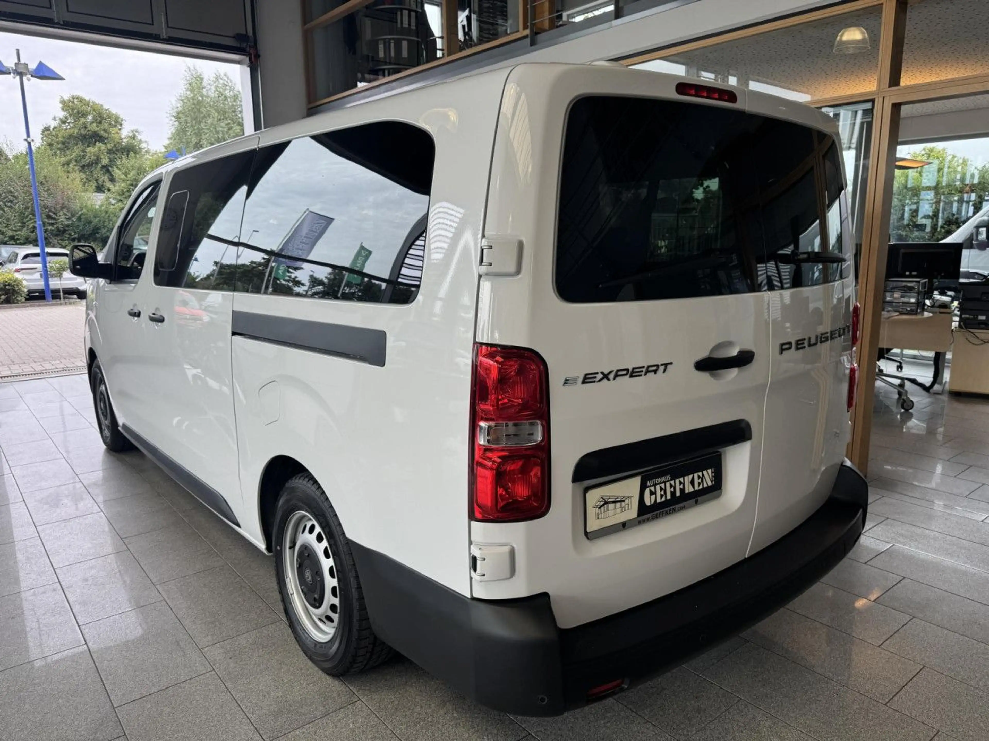 Peugeot Expert e- L3 (75kWh), 9-Sitzer, CCS, Kamera! Navi — photo 5