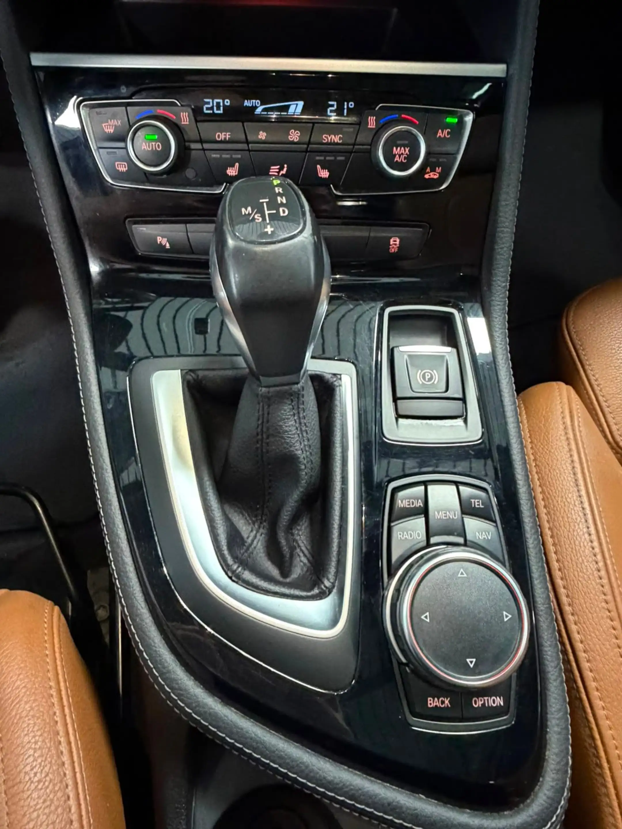 BMW 220 d xDrive M Sport HUD AHK 7 Sitze — photo 11