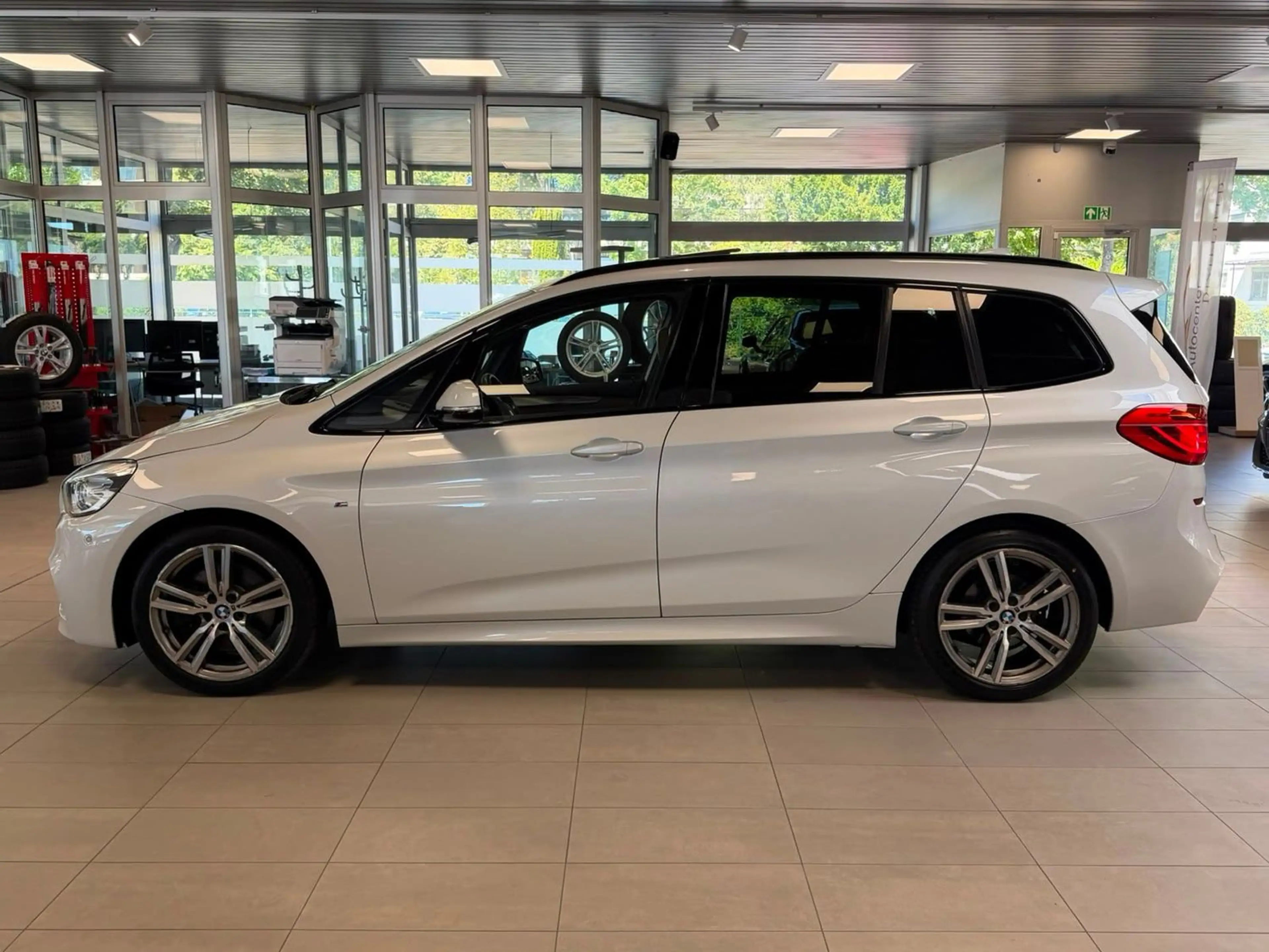BMW 220 d xDrive M Sport HUD AHK 7 Sitze — photo 4