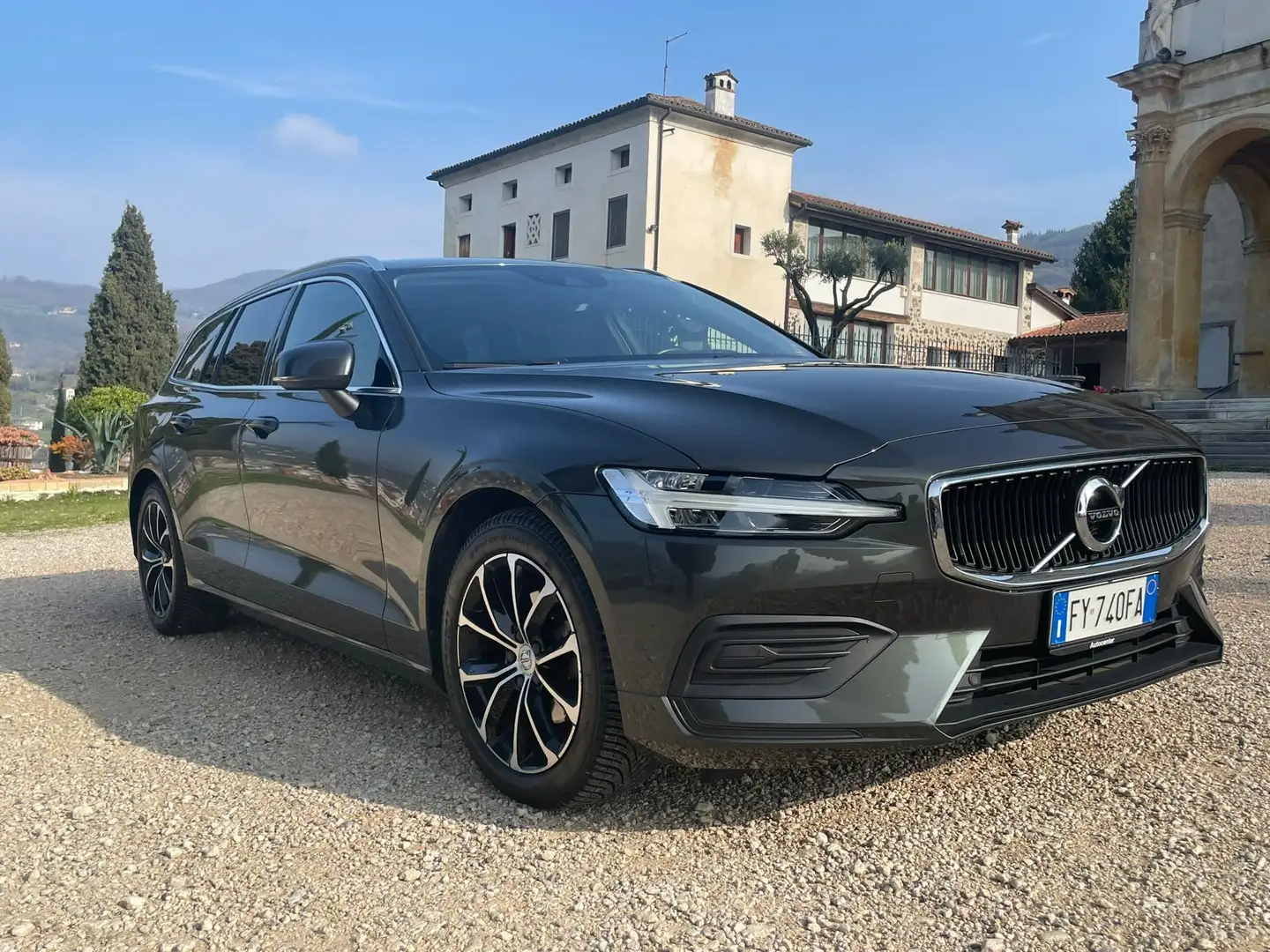 Volvo V60 2.0 d3 Business geartronic Noir - 2