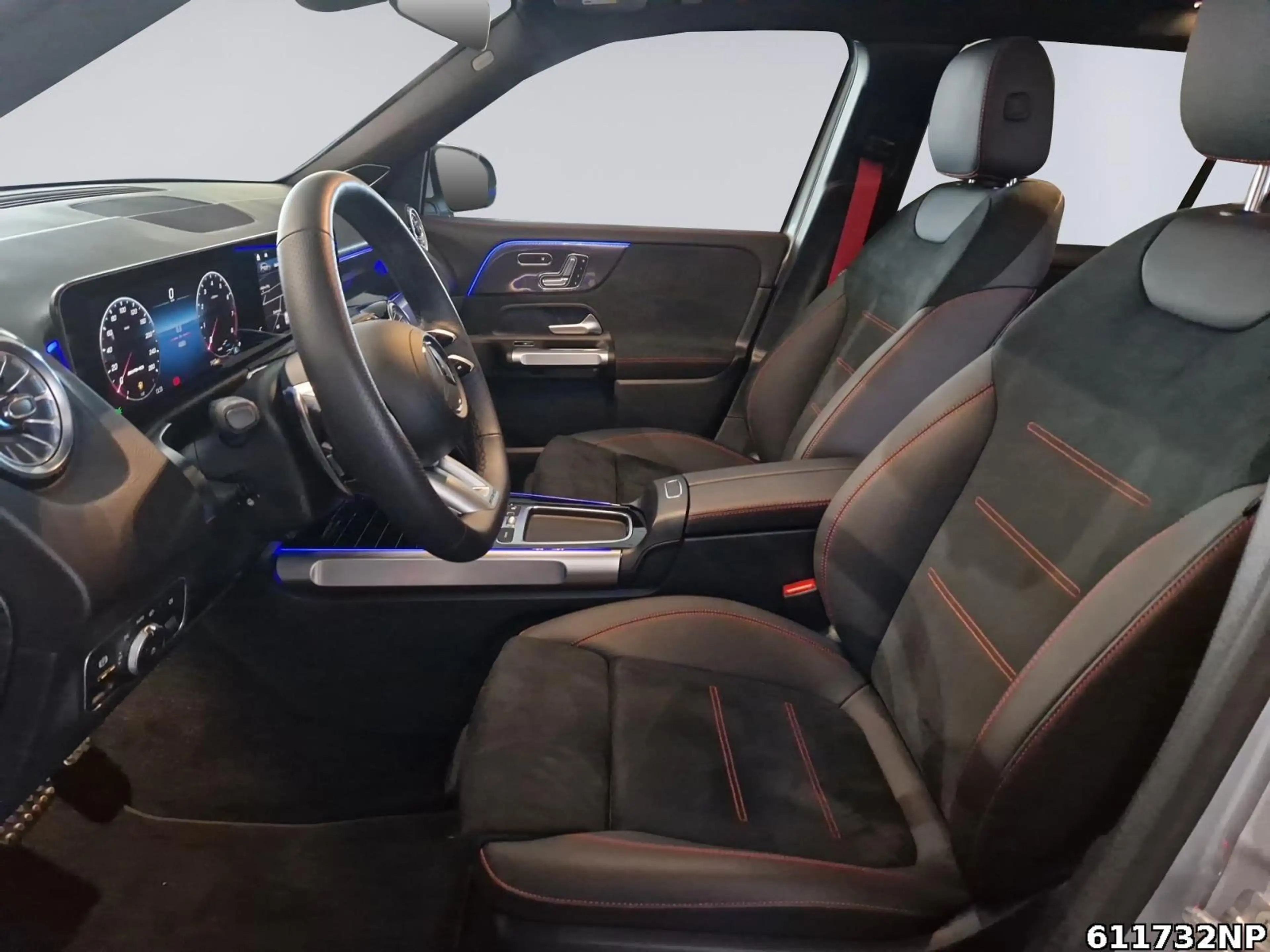 Mercedes-Benz GLB 35 AMG 4M Pano AHK Multibeam Memory 360° — photo 10