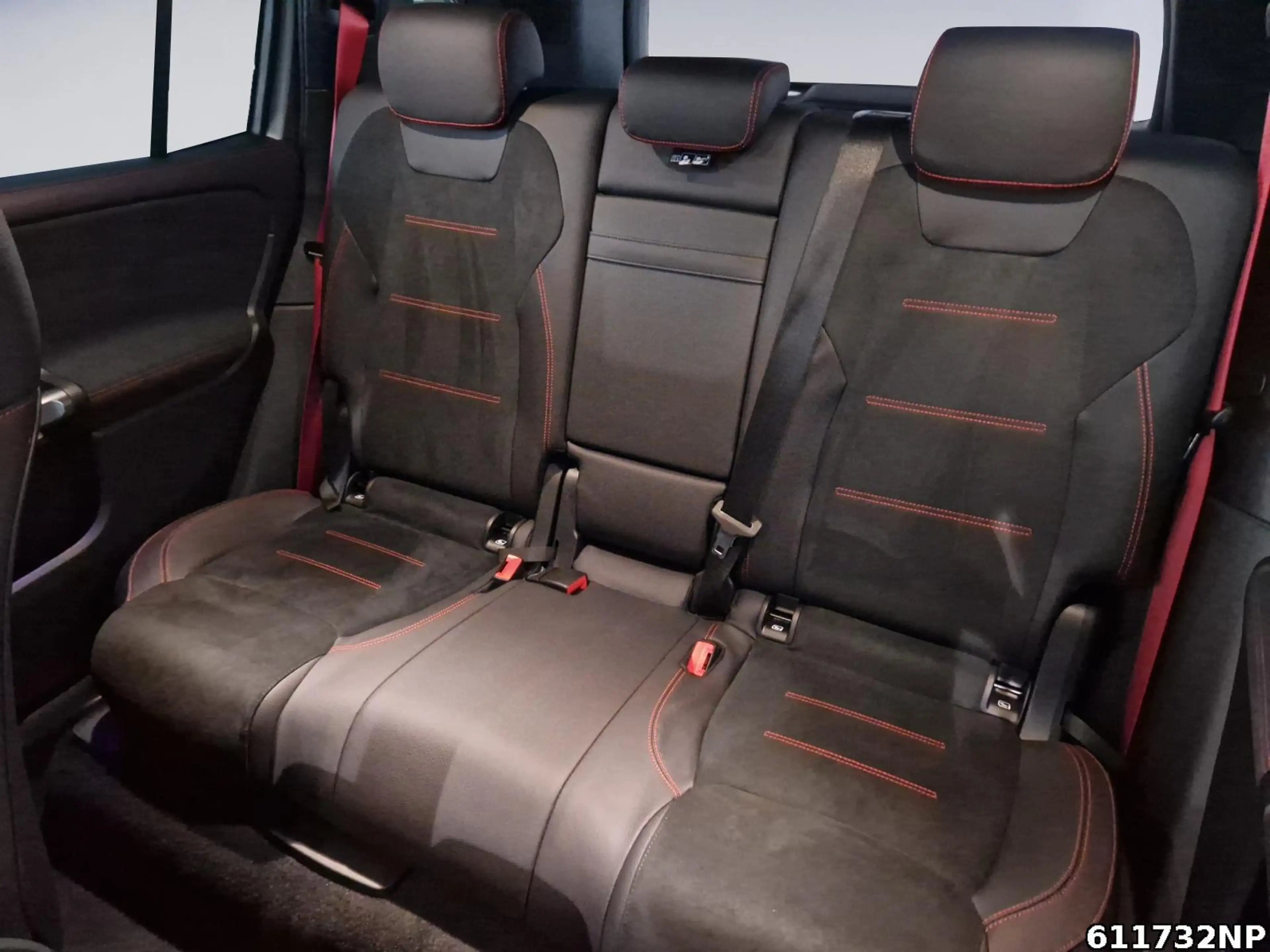 Mercedes-Benz GLB 35 AMG 4M Pano AHK Multibeam Memory 360° — photo 11