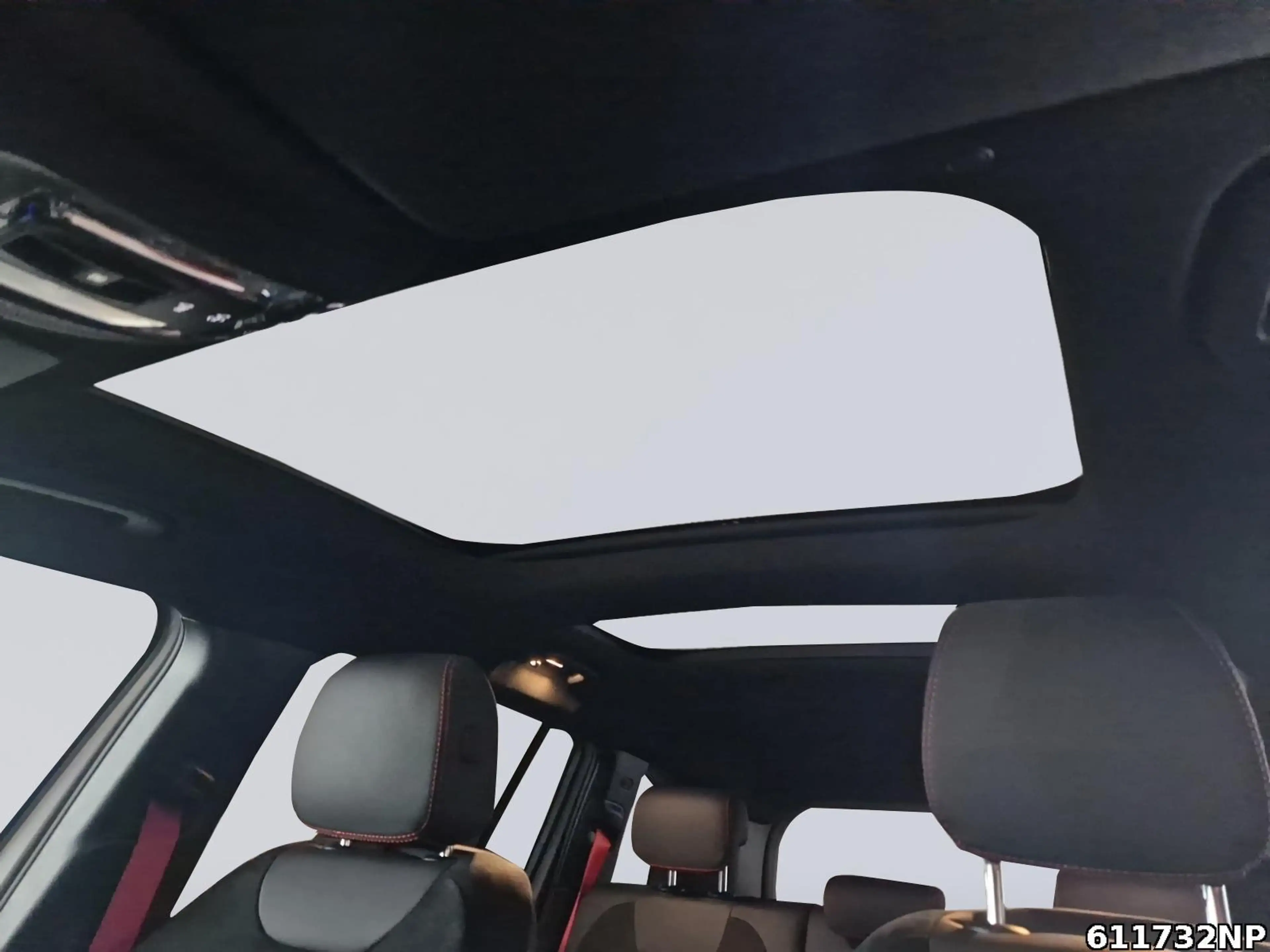 Mercedes-Benz GLB 35 AMG 4M Pano AHK Multibeam Memory 360° — photo 13