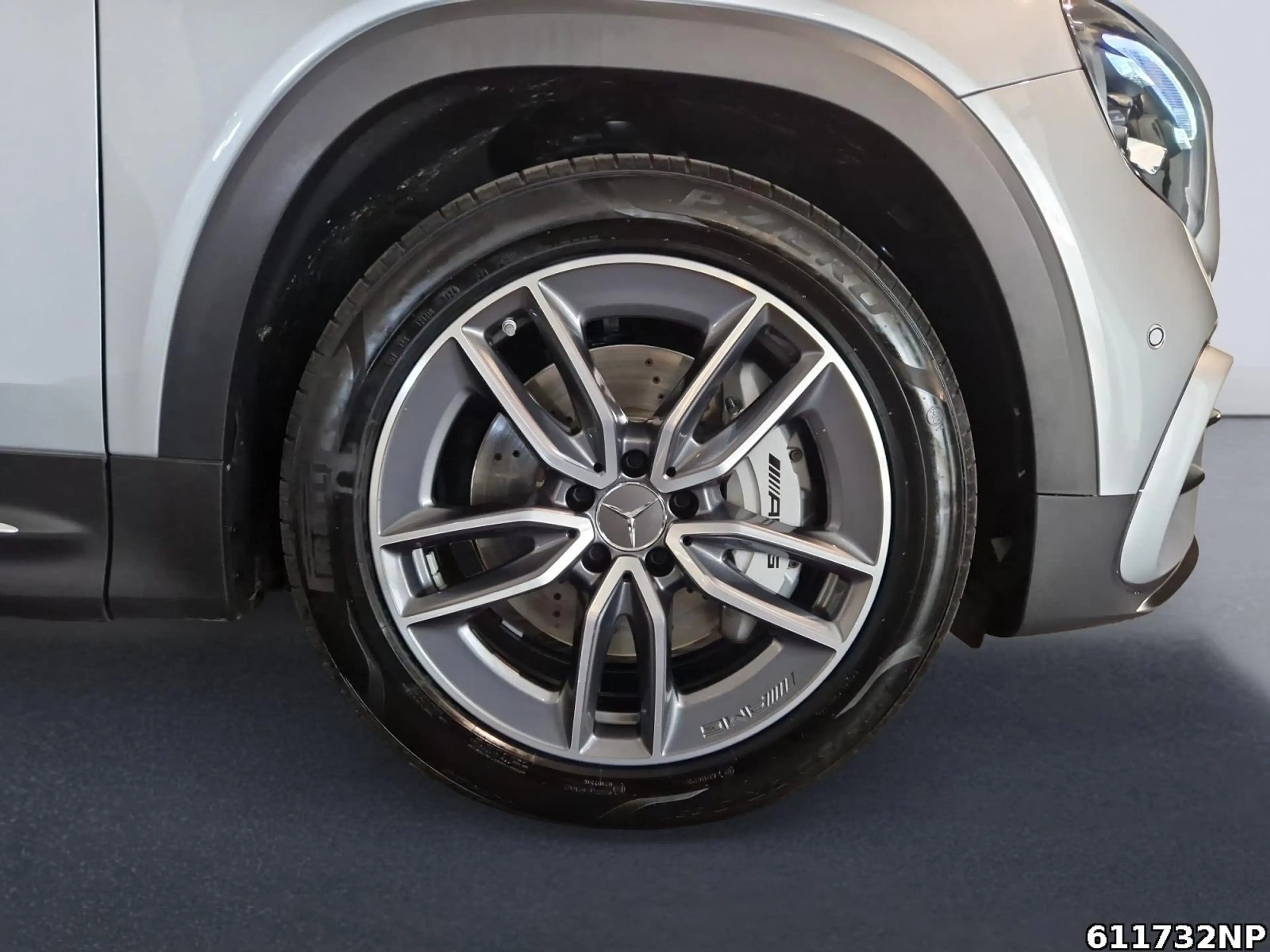 Mercedes-Benz GLB 35 AMG 4M Pano AHK Multibeam Memory 360° — photo 5