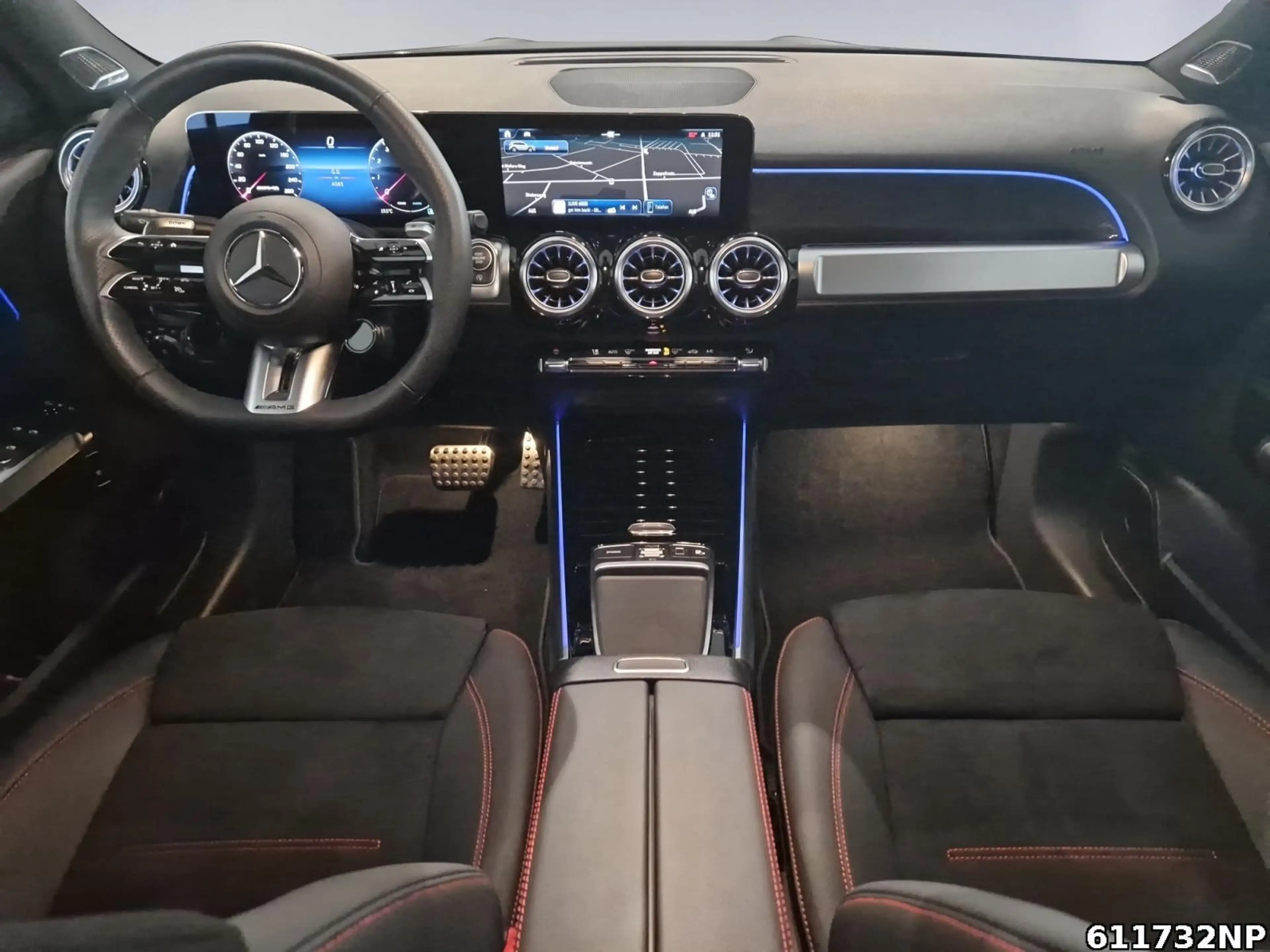 Mercedes-Benz GLB 35 AMG 4M Pano AHK Multibeam Memory 360° — photo 8