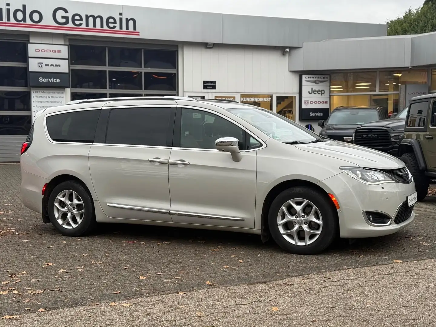 Chrysler Pacifica 3.6l V6 Pacifica Limited S + Entertainment Blanco - 2