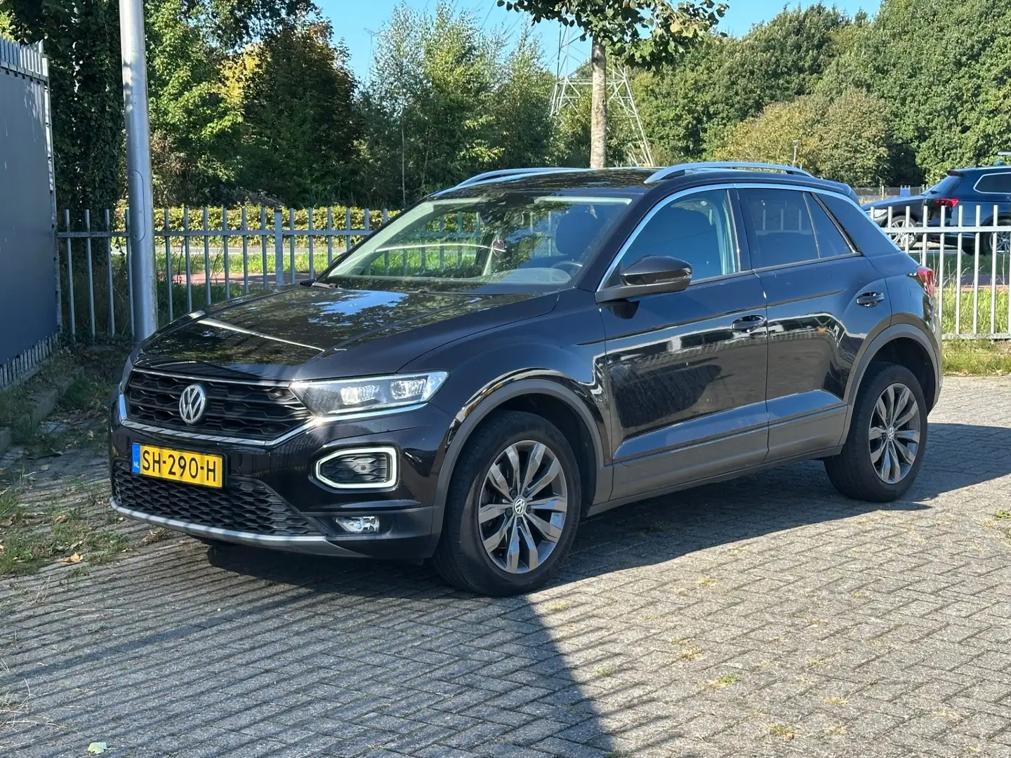 Volkswagen T-Roc 1.0 TSI 115pk Style Navigatie Camera Climatronic Zwart - 2