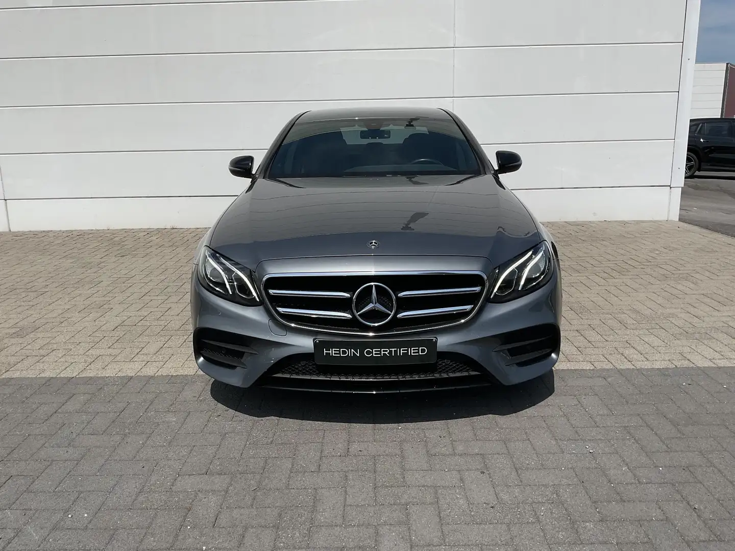 Mercedes-Benz E 300 DE Berline AMG Line | Trekhaak | Dodehoekassistent Grijs - 2