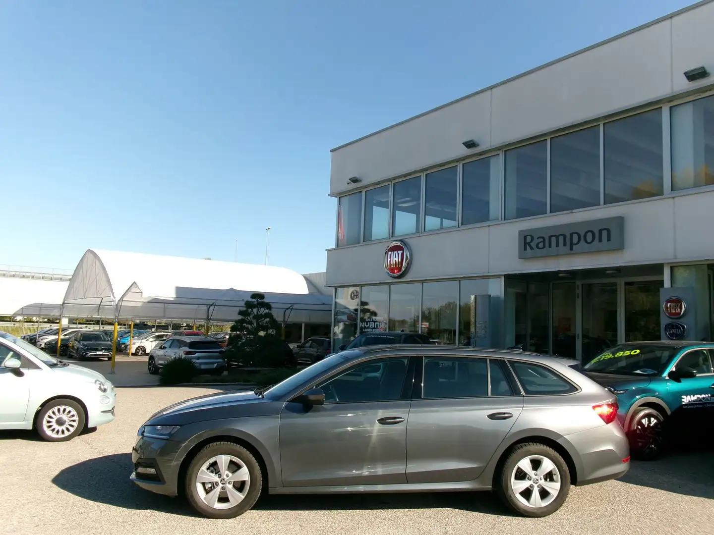 Skoda Octavia Octavia 1.6 TDI CR 115 CV DSG Wagon Executive Grau - 2