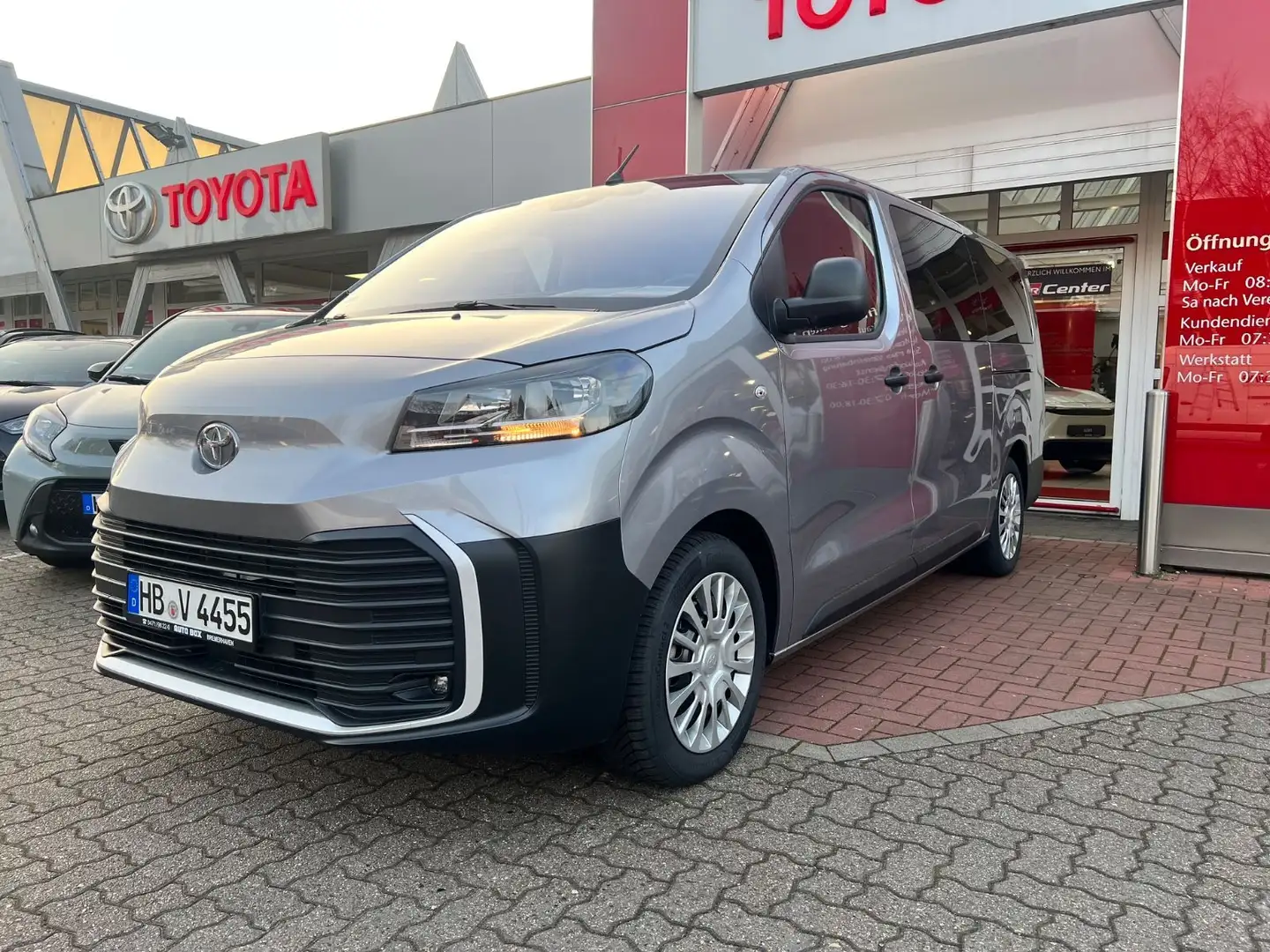 Toyota Proace Verso L2 Comfort 9-Sitzer + ProTouch&Go Grau - 1