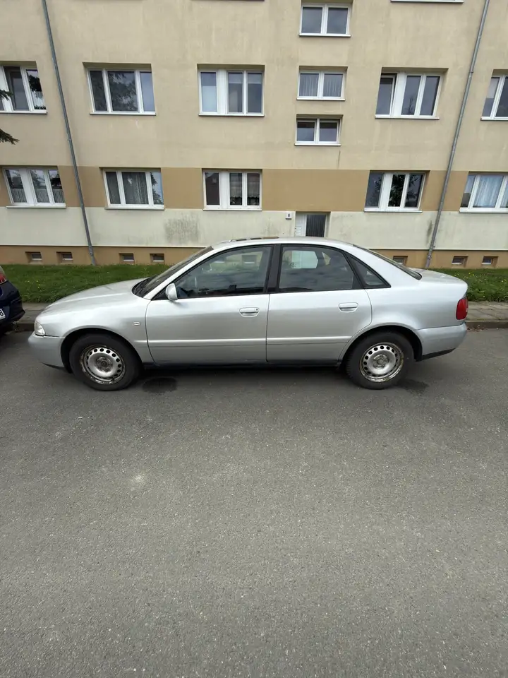 Audi A4 1.8, foto 1