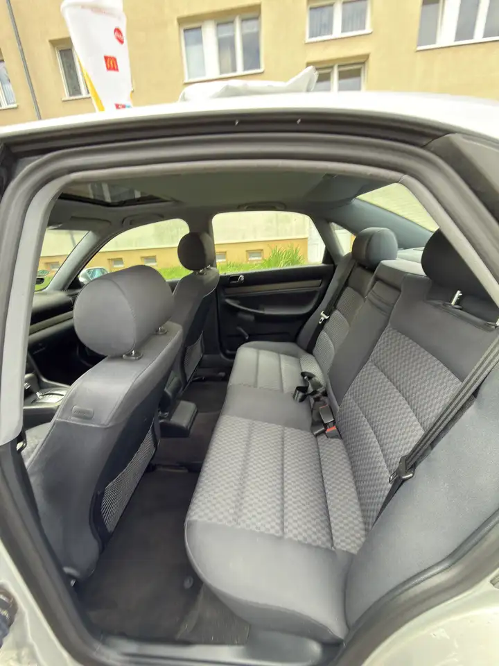 Audi A4 1.8, foto 8