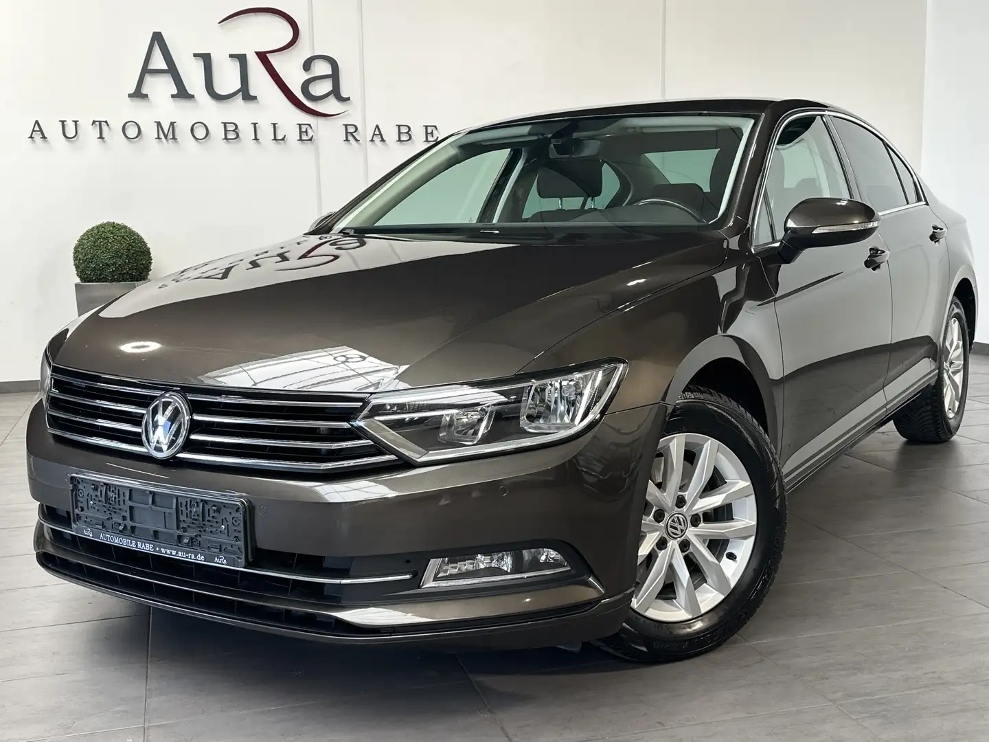 Volkswagen Passat Limousine 2.0 TDI CL NAV+SHZ+AHK+ACC+2Hd Braun - 1