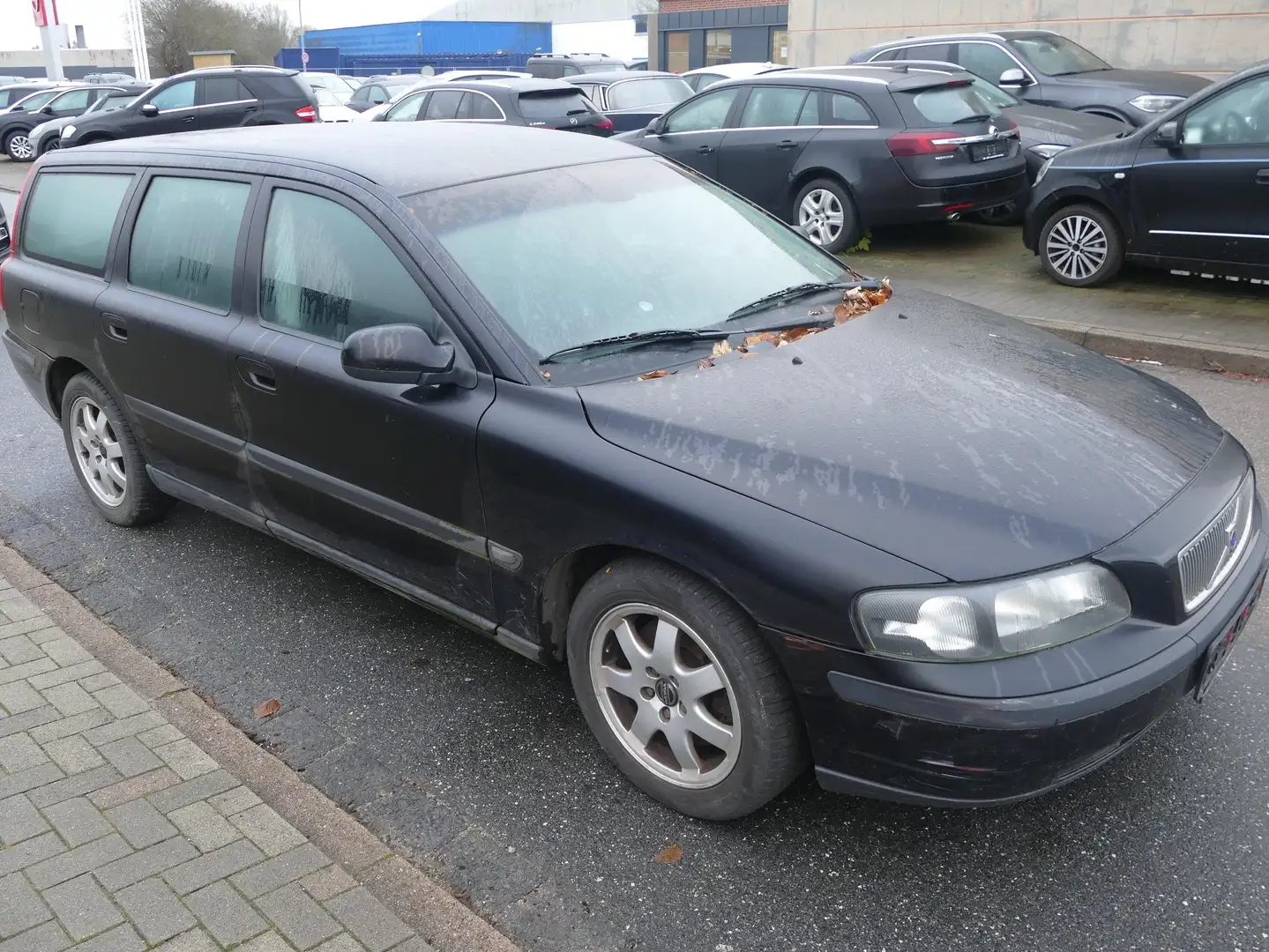 Volvo V70 2.0 T Kombi Klima Navi Automatik Ra HU/AU 09/2025 Schwarz - 2