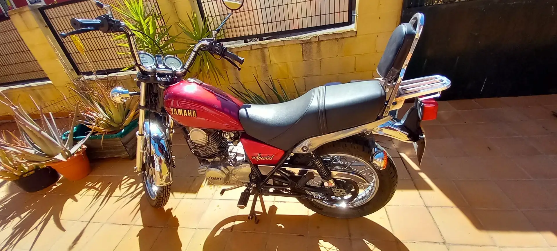 Yamaha SR 250 SPECIAL Rojo - 1