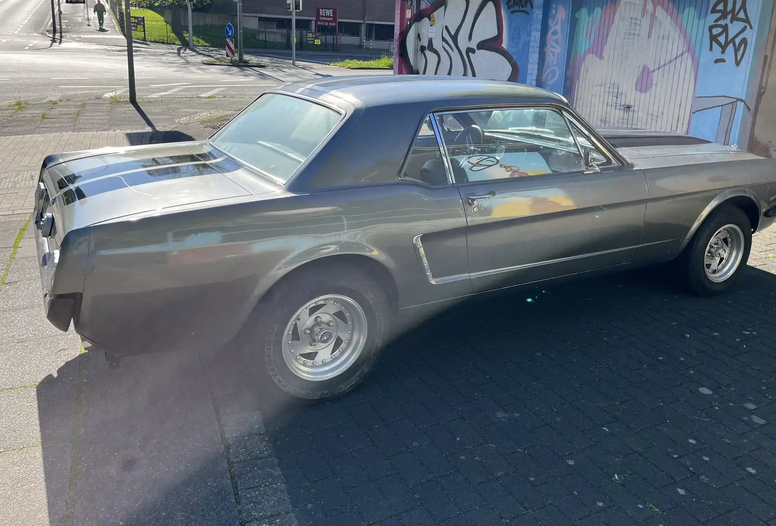 Ford Mustang Grau - 2