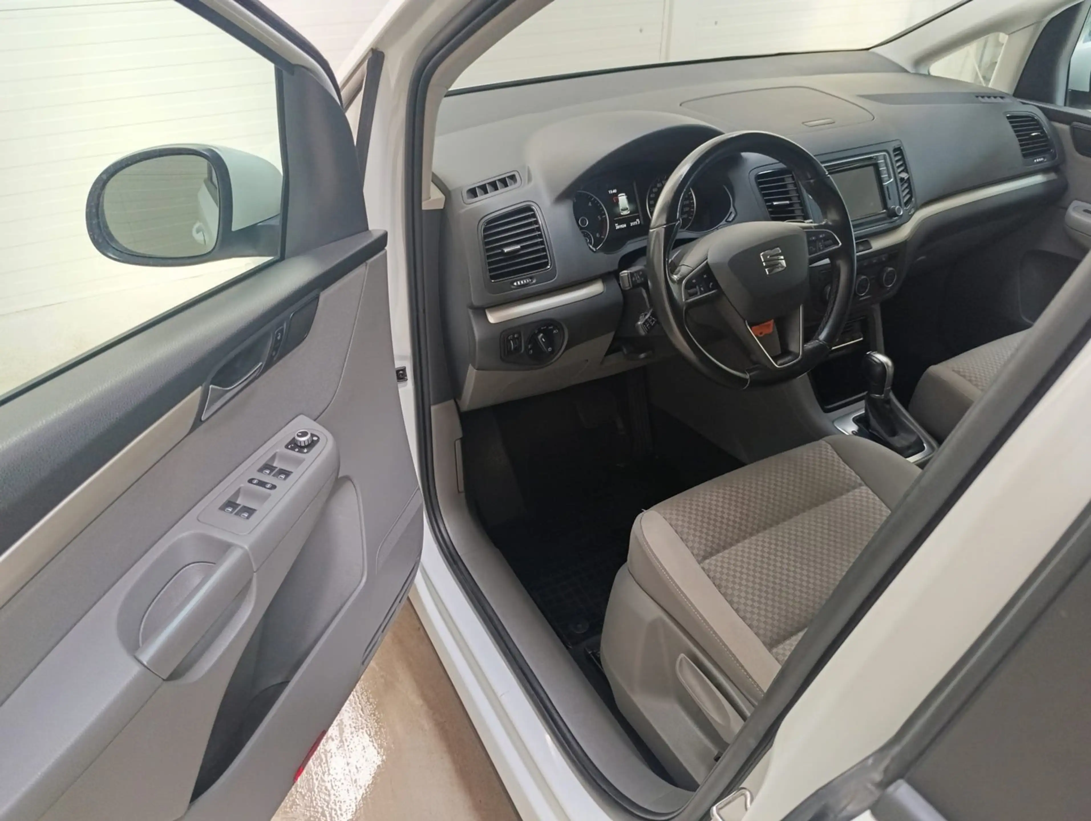 SEAT Alhambra Business TDI DSG — photo 12