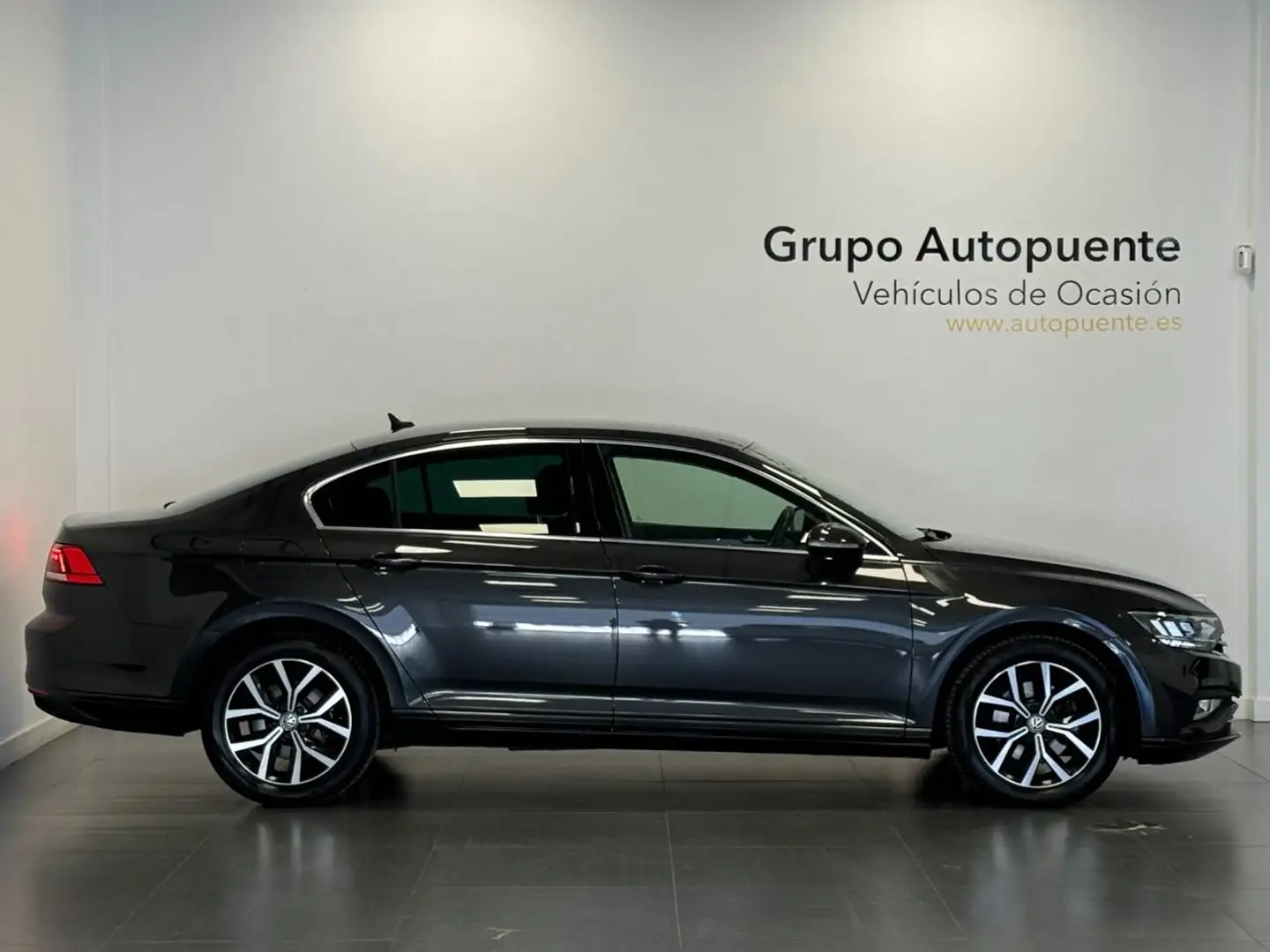 Volkswagen Passat EXECUTIVE Gris - 2