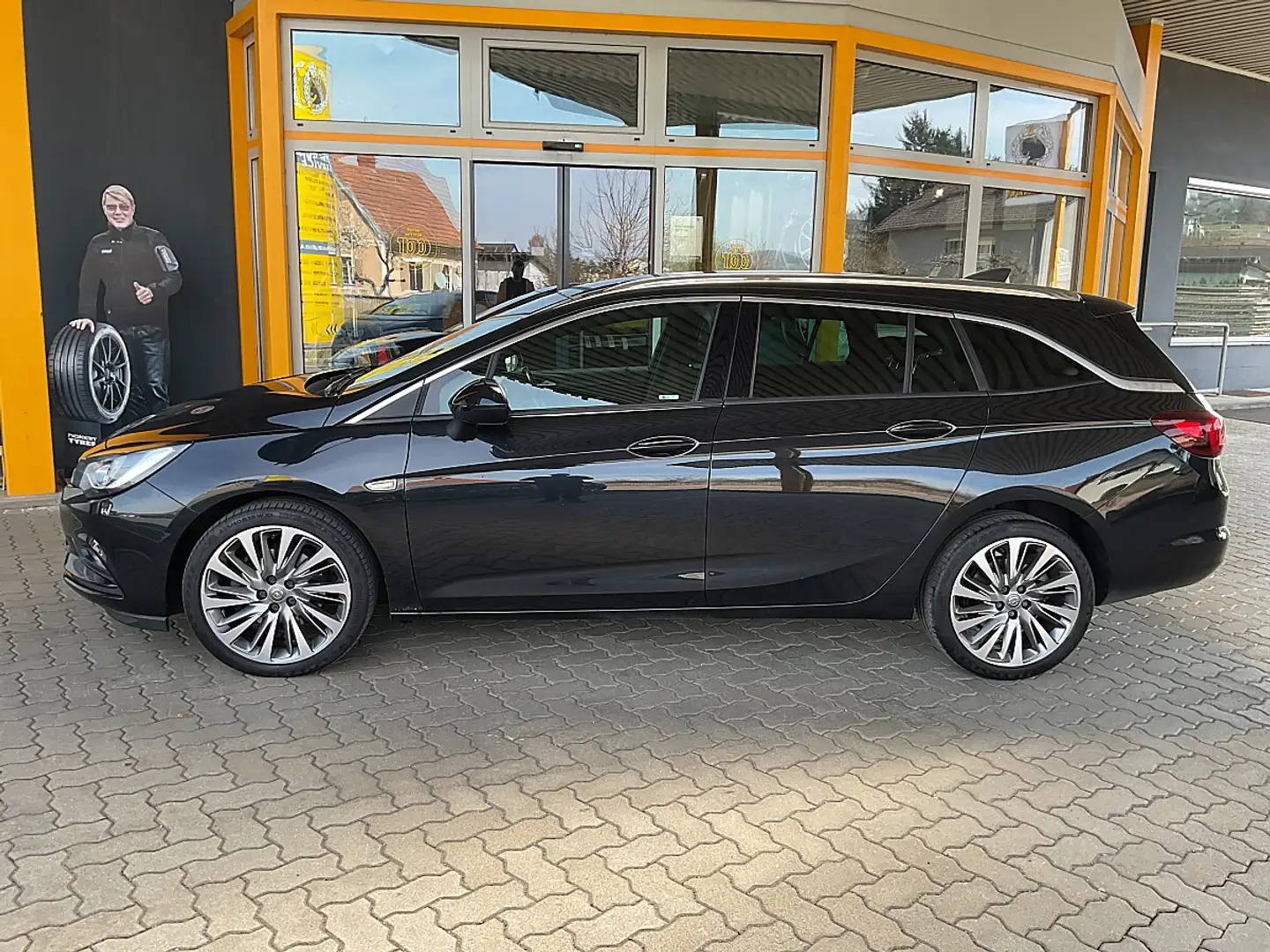 Opel Astra ST 1,6 CDTI Ecotec Dynamic St./St. Schwarz - 2