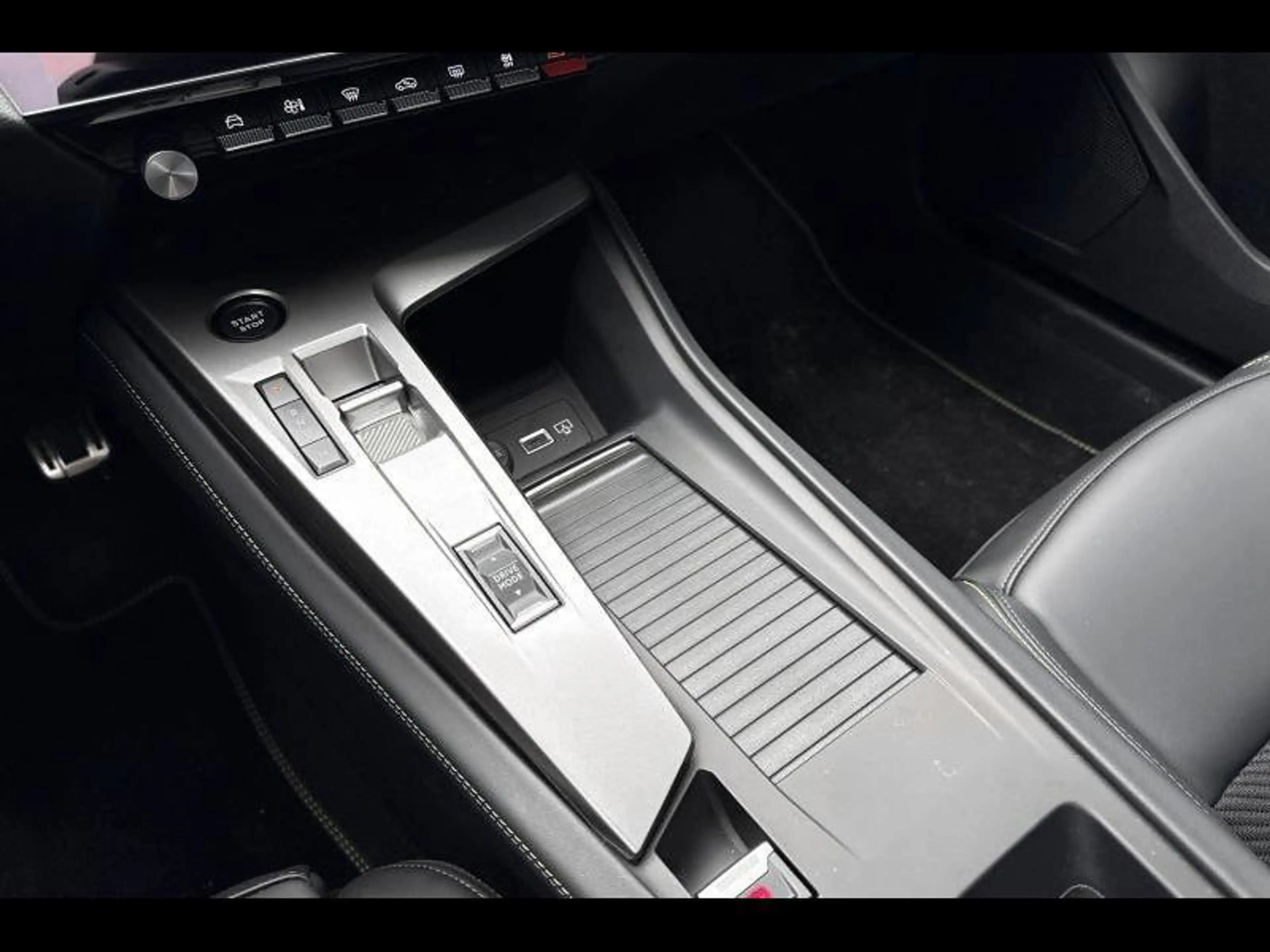 Peugeot 308 -GT-PANODAK-360°CAM-FOCAL — photo 14