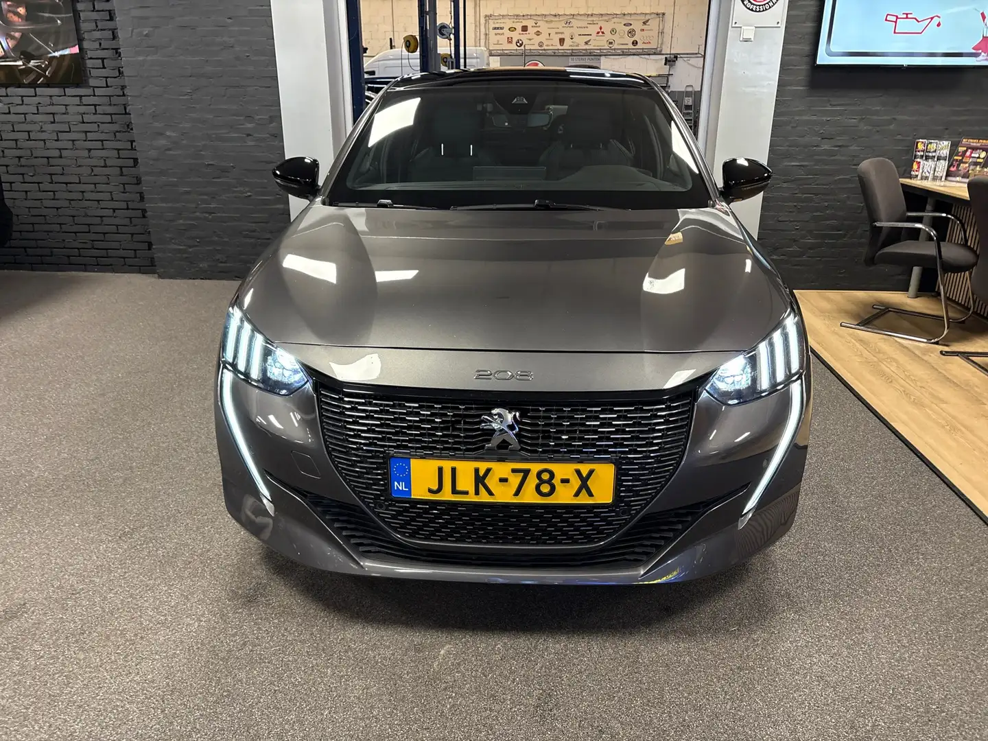 Peugeot 208 1.2 PureTech GT / Automaat / Panorama-dak / carpla Grau - 2