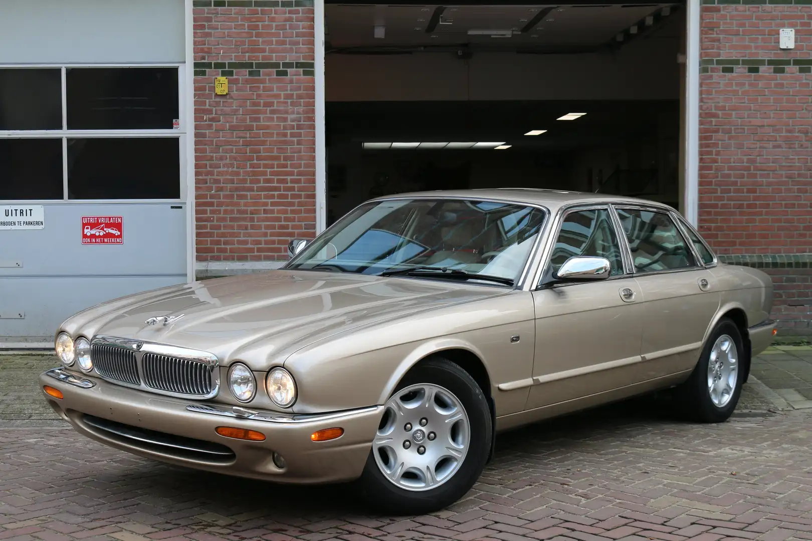 Jaguar XJ8 4.0 V8 (X308) - Nieuwstaat/Youngtimer/Stoelverwarm Beige - 1