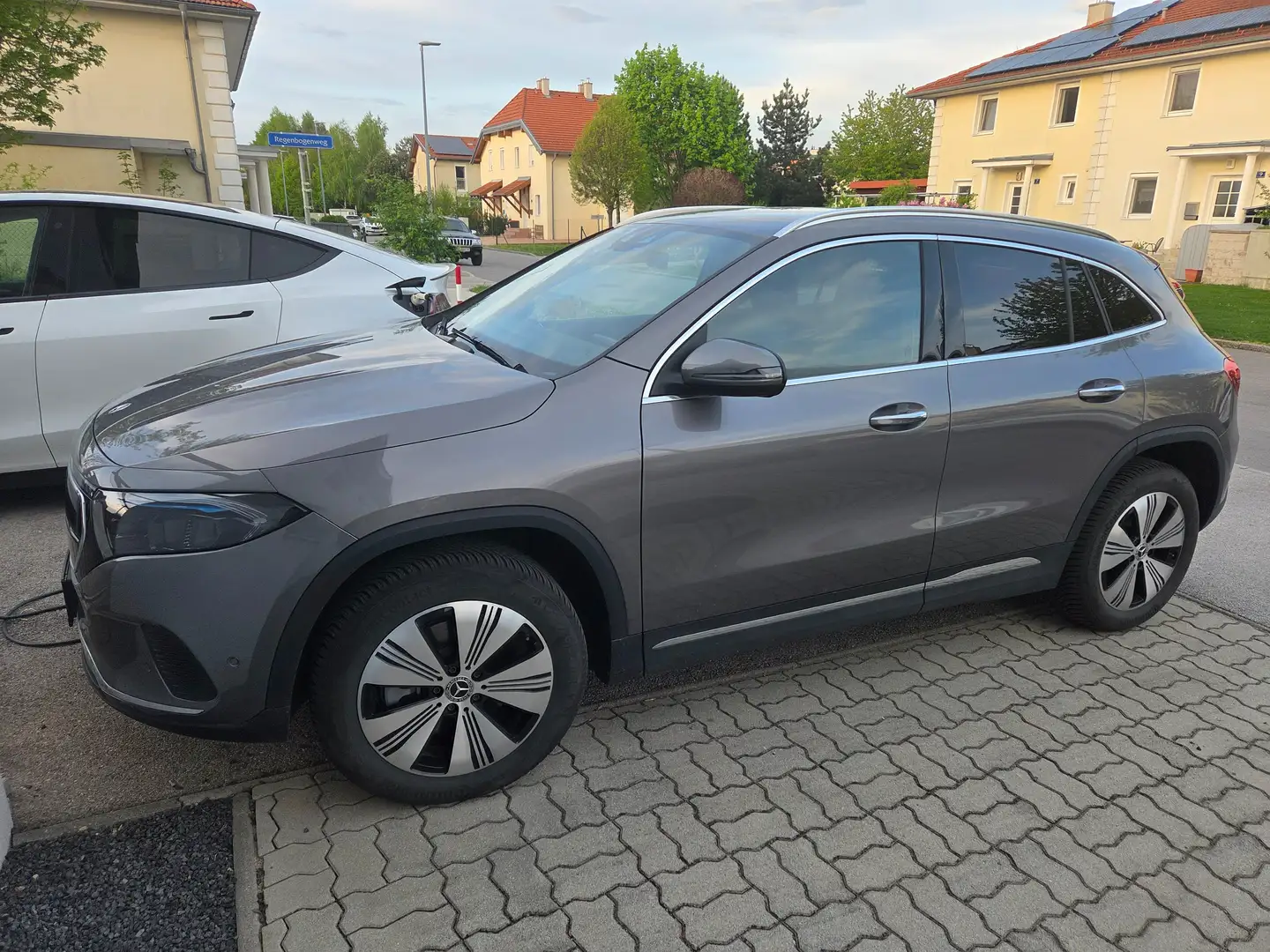 Mercedes-Benz EQA 250 EQA 250 66,5kWh Österreich-Edition Aut. Grau - 1