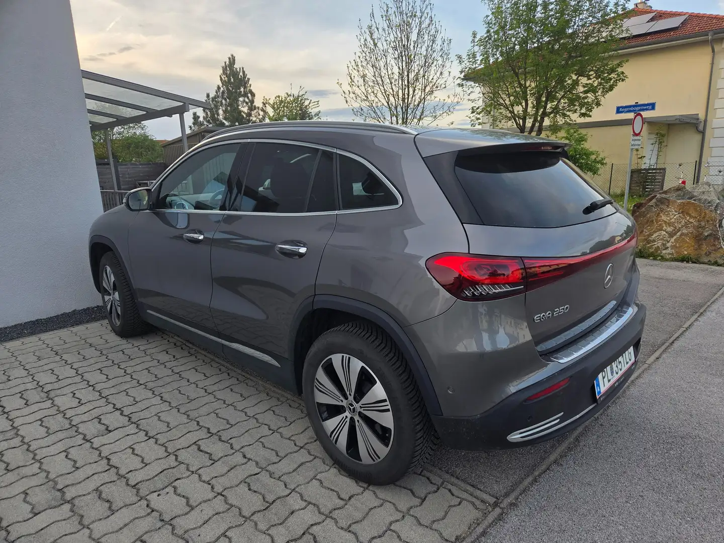 Mercedes-Benz EQA 250 EQA 250 66,5kWh Österreich-Edition Aut. Grau - 2
