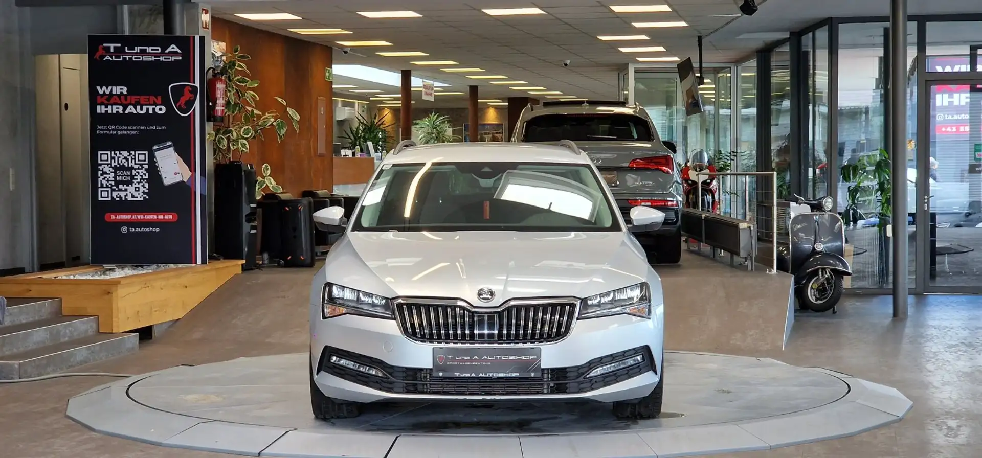 Skoda Superb Combi 2.0 TDI Ambition DSG *AHK*Lenkradheizung*Kam Silber - 2