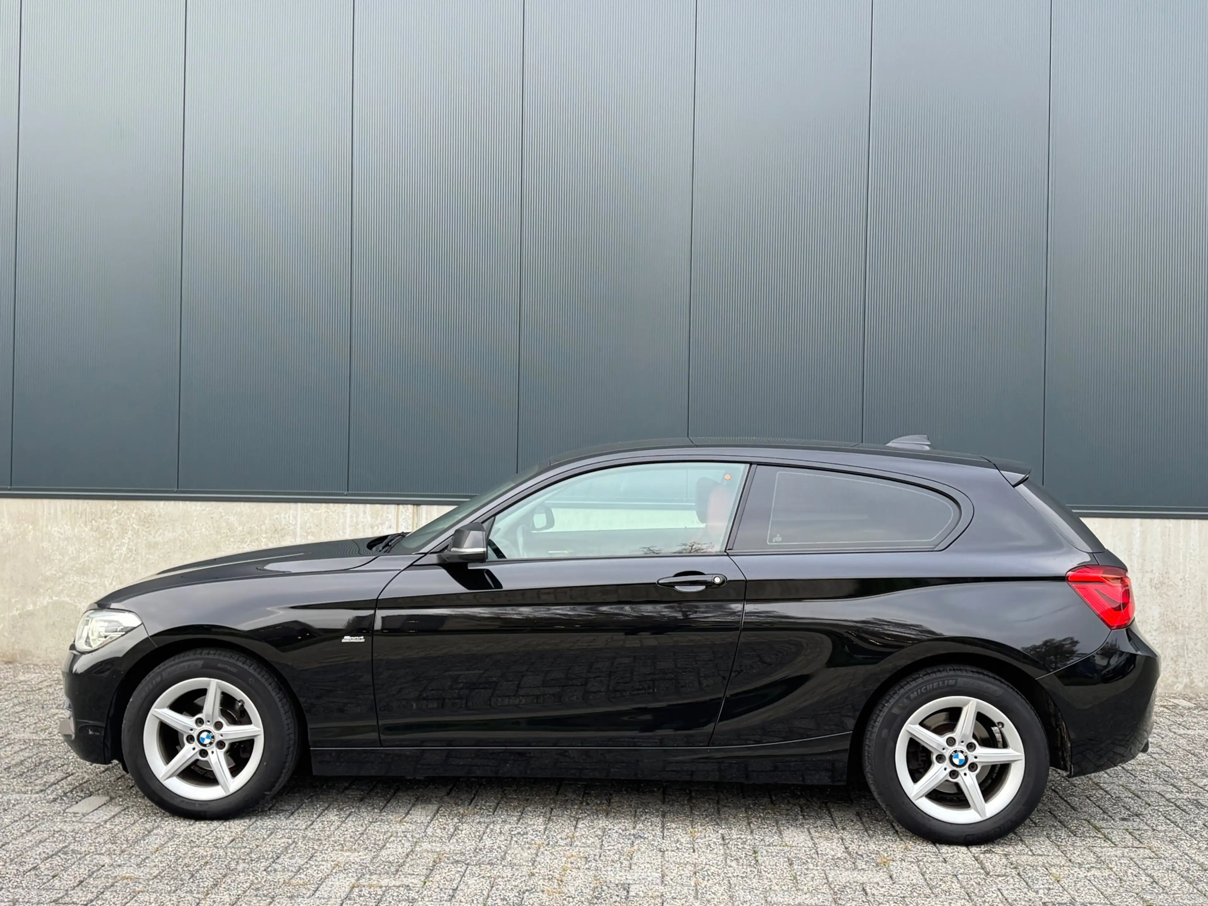 BMW 118 1-serie 118d High Executive — photo 2