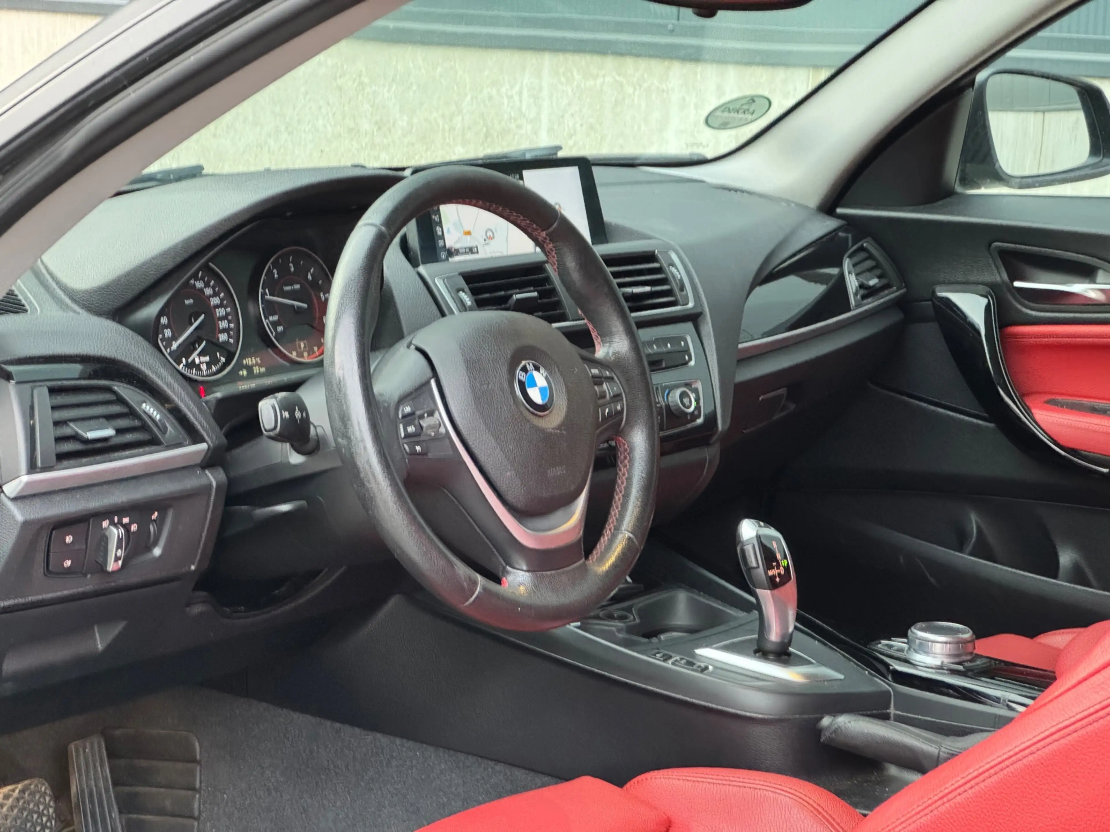 BMW 118 1-serie 118d High Executive — photo 3
