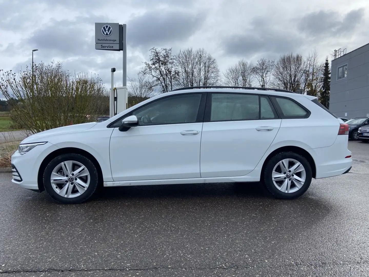 Volkswagen Golf Variant 2.0 TDI LIFE NAVI+LED+APP-CONNECT+A Weiß - 2