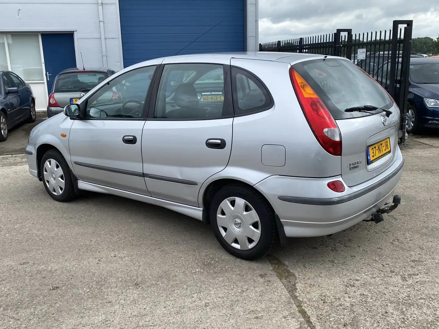 Nissan Almera Tino 1.8 AUTOMAAT Acenta, AIRCO(CLIMA) IJSKOUD, APK TOT Gris - 2