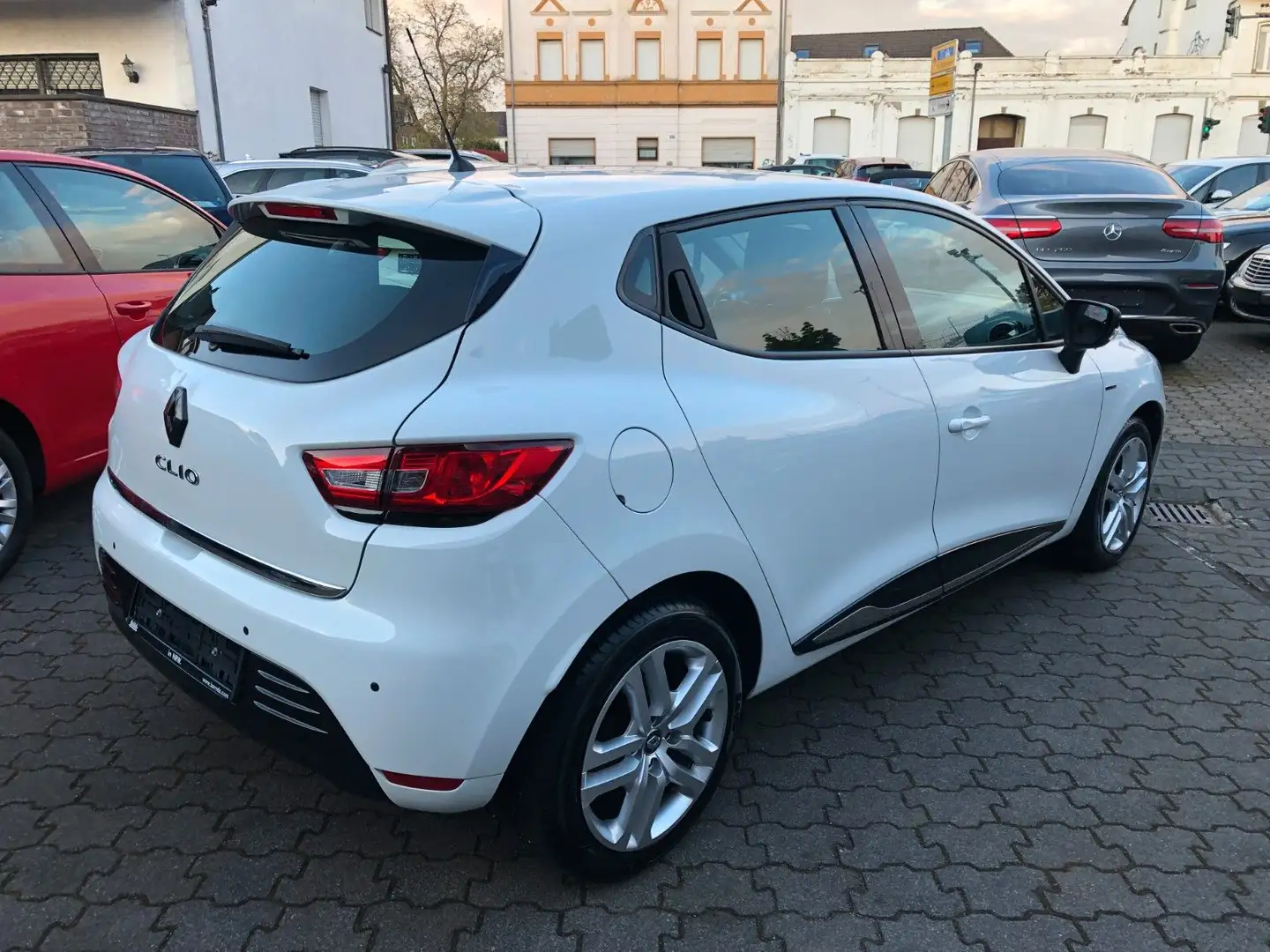 Renault Clio IV 1.2  Limited Zahnriemen neu Weiß - 1