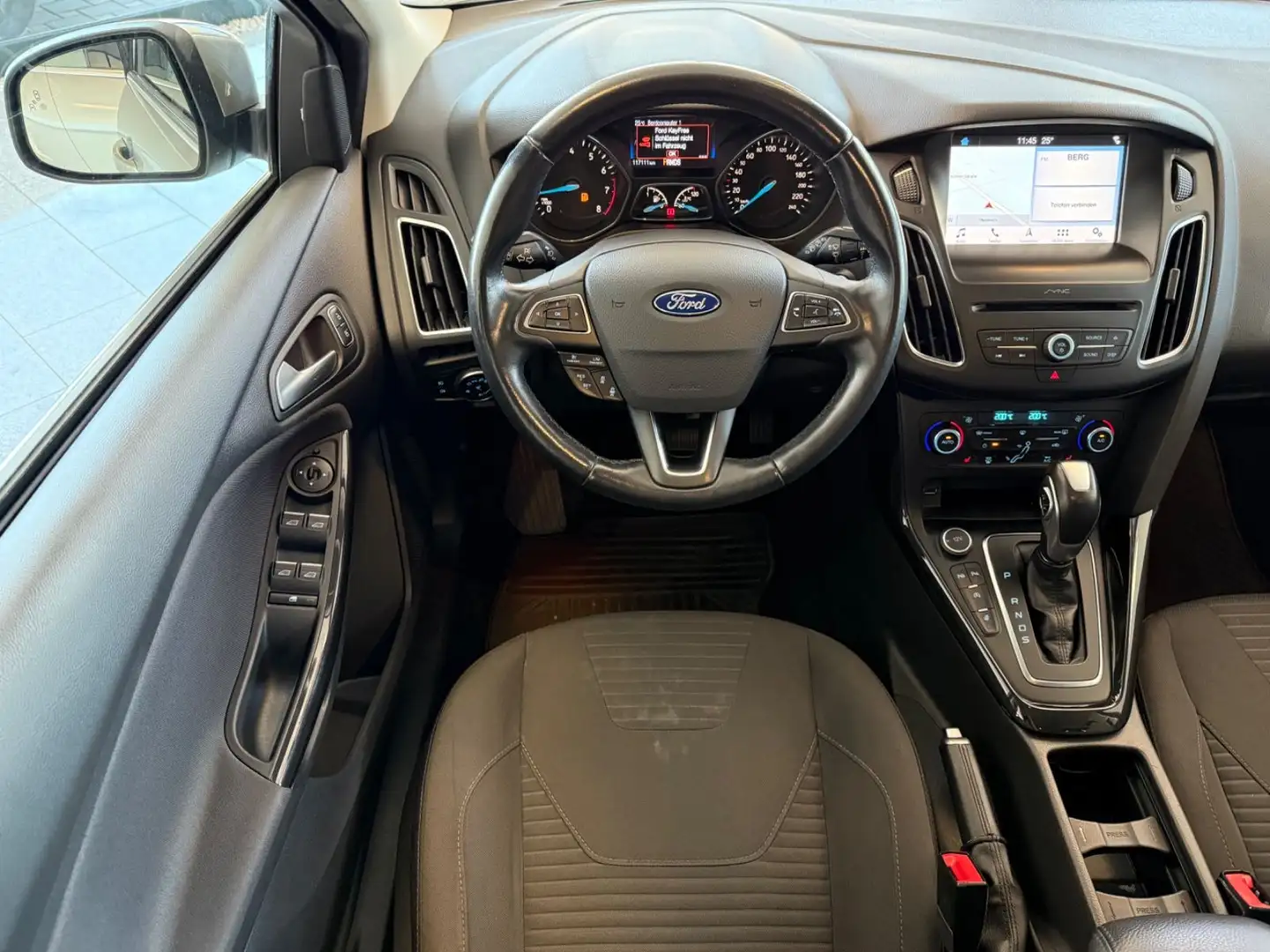 Ford Focus Lim. Titanium ACC. Kamera Automatik SHZ. Grau - 2